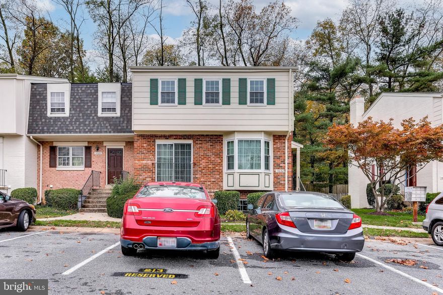 Welcome to this desirable end unit townhome in Georgian Colonies. Turnkey ready home that is freshly painted with refinished hardwood flooring on the main level and new carpets throughout the upper and lower floors.  Spacious kitchen with separate breakfast room with ceiling fan and additional dining area. Large family room leading to the rear deck and private outdoor living. Oversized master bedroom with ceiling fan on the upper level. Two additional large bedrooms and hallway full bathroom on upper level. Lower level features a full bathroom and a large recreation area as well. Community amenities galore, including a pool, fitness center and walking trails.