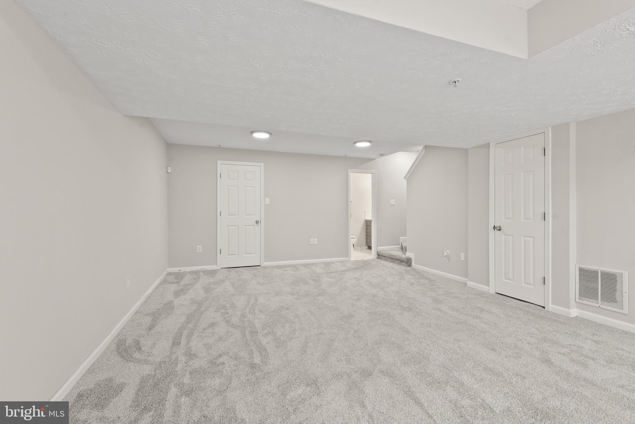 SUMMER WOODS - Residential