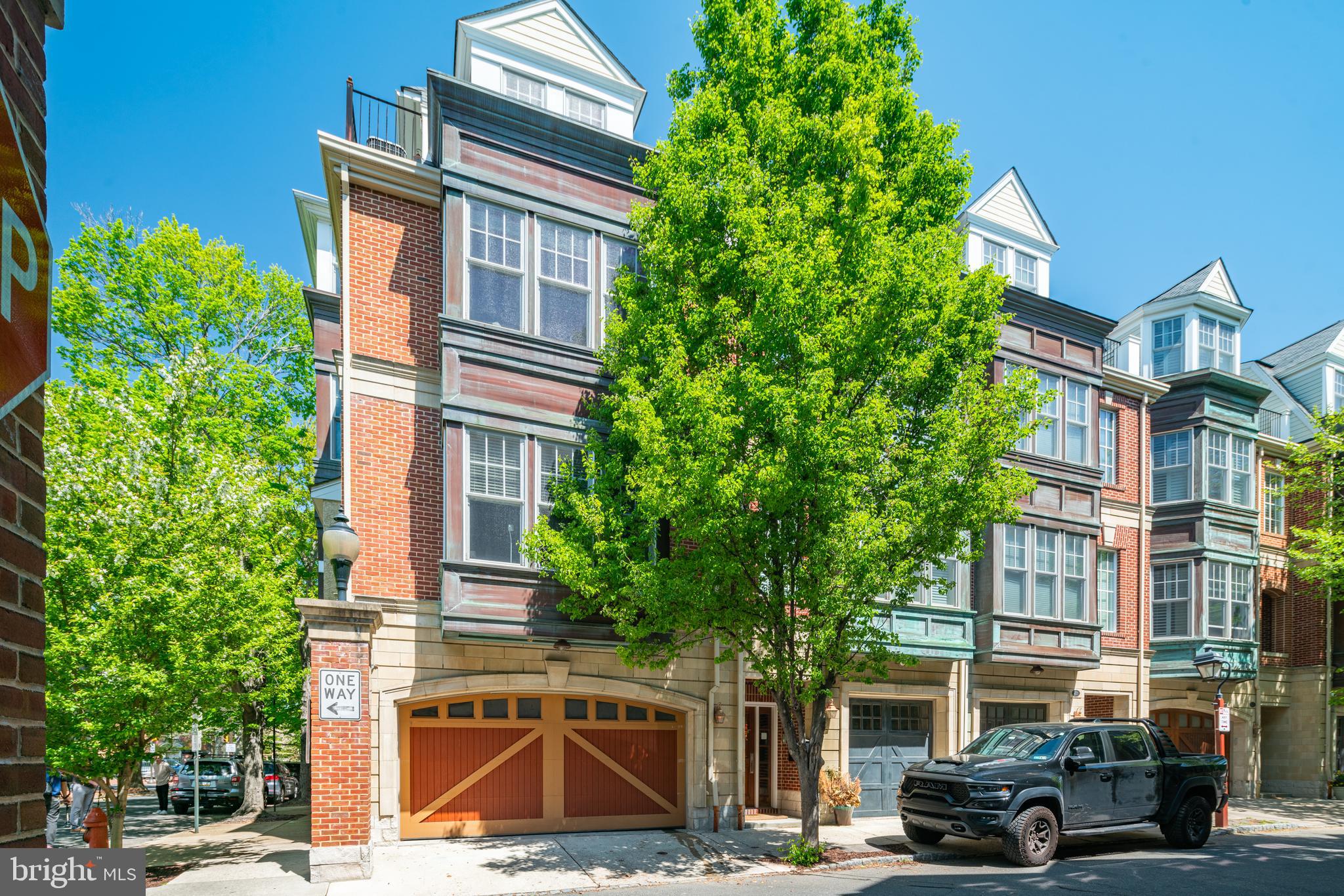 SOCIETY HILL - Residential