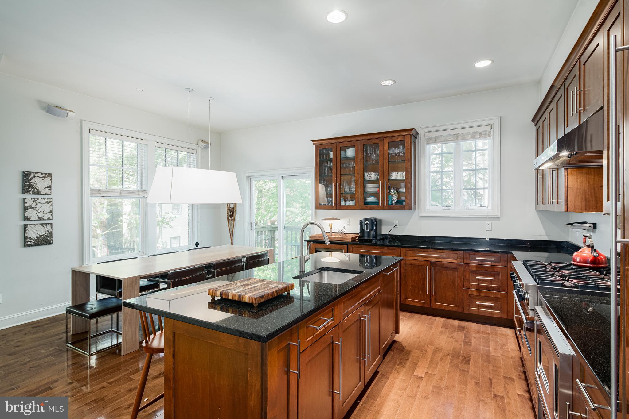 SOCIETY HILL - Residential