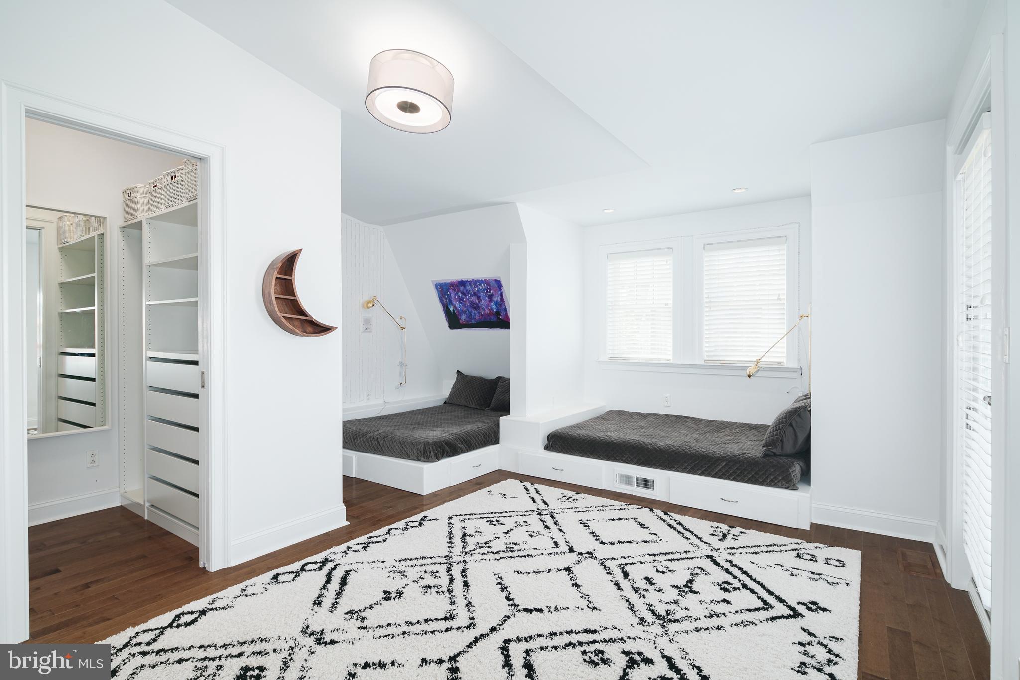 SOCIETY HILL - Residential