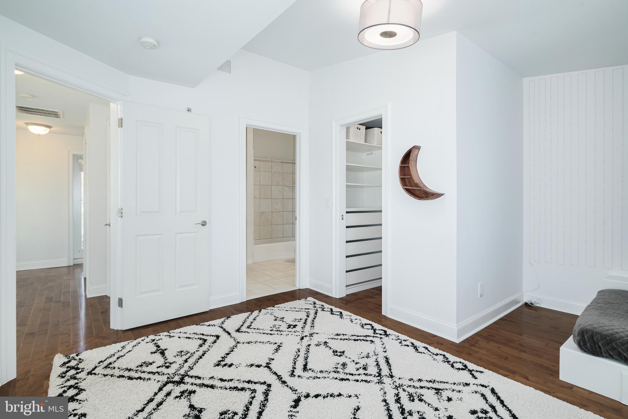 SOCIETY HILL - Residential