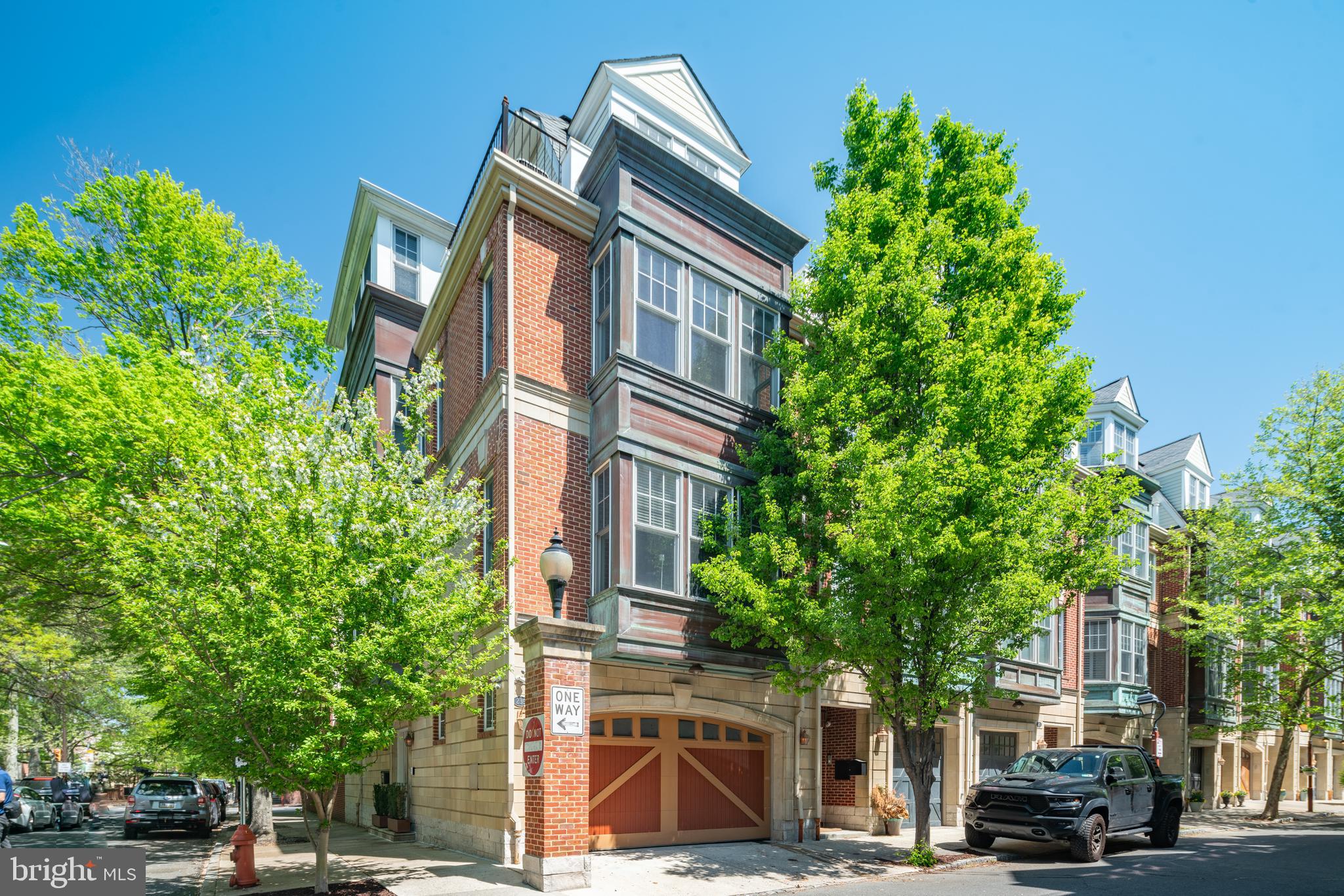 SOCIETY HILL - Residential