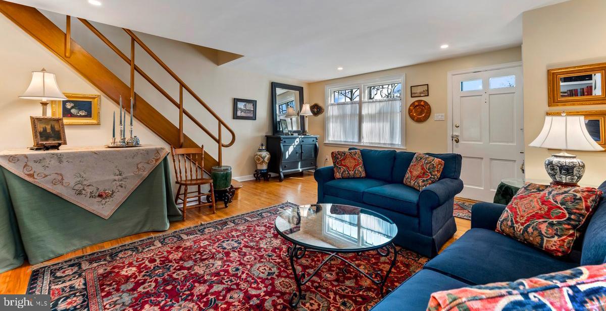 402 COUNTRY LANE