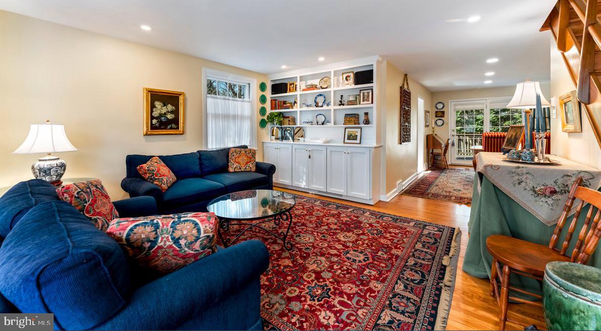 402 COUNTRY LANE