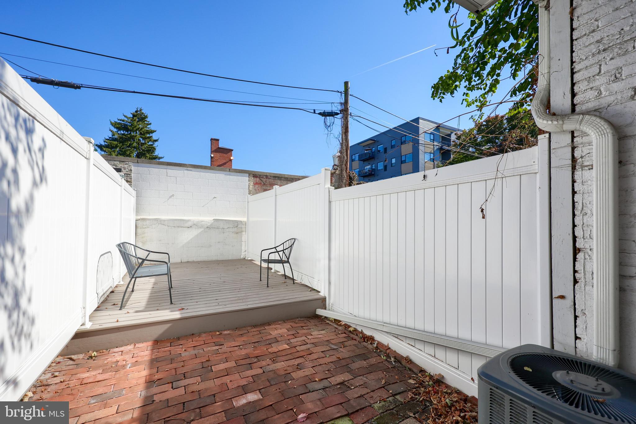 CHESTNUT HILL - Residential