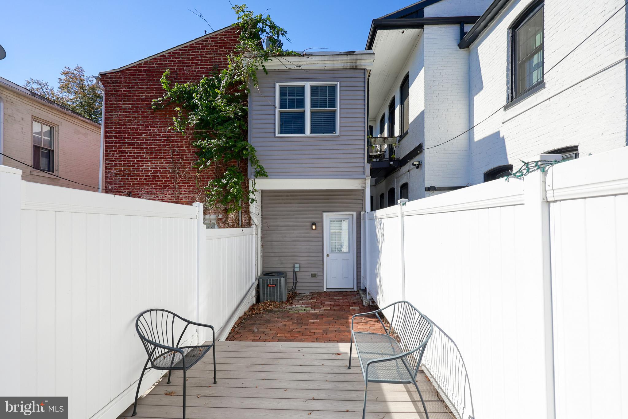 CHESTNUT HILL - Residential