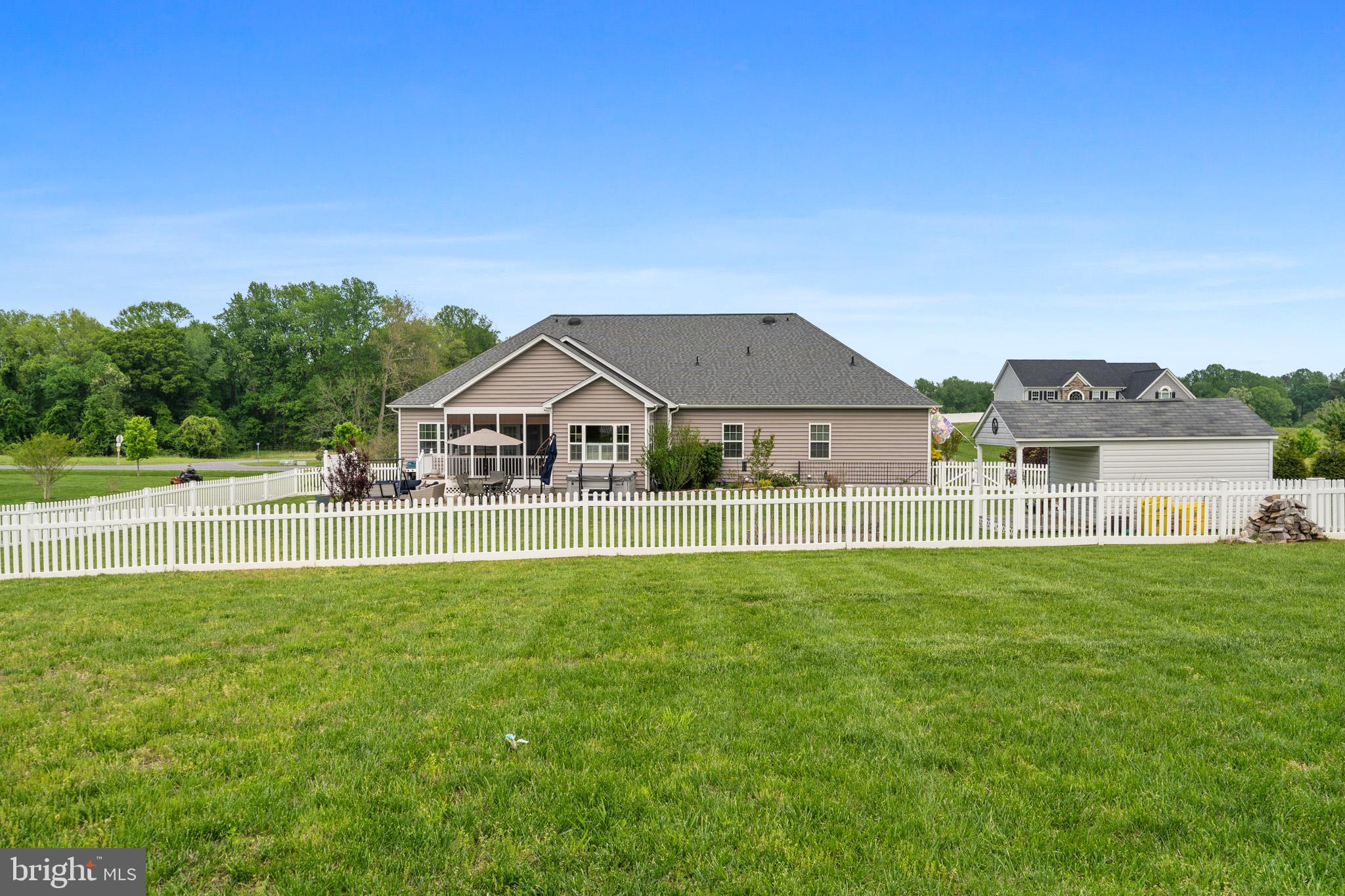 TWIN PONDS - Residential