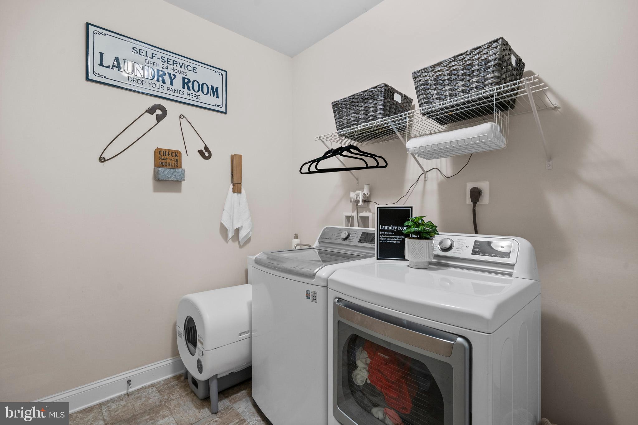 TWIN PONDS - Residential