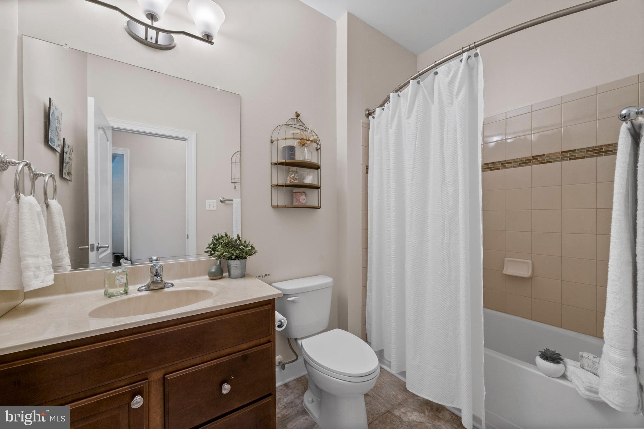 TWIN PONDS - Residential