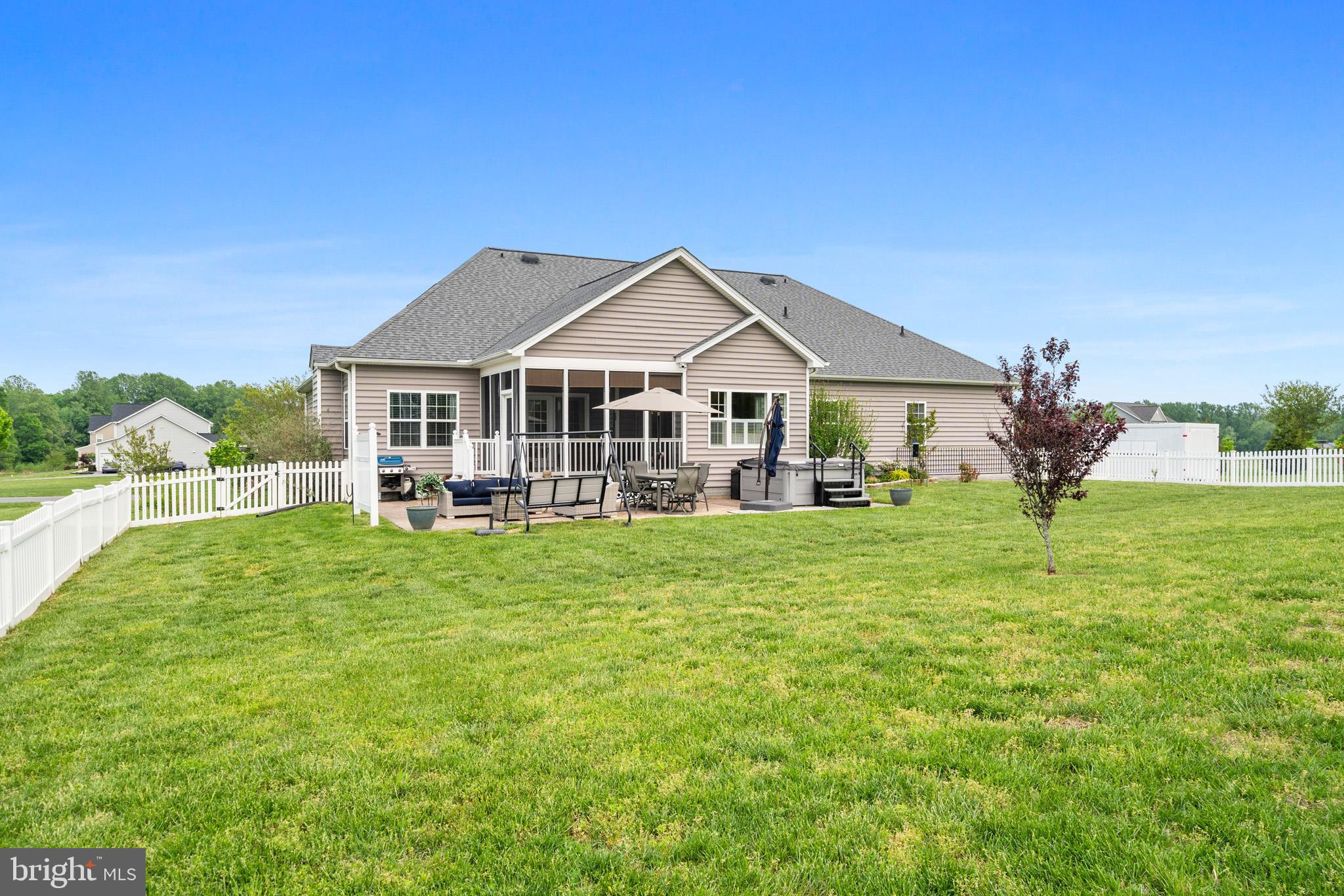 TWIN PONDS - Residential