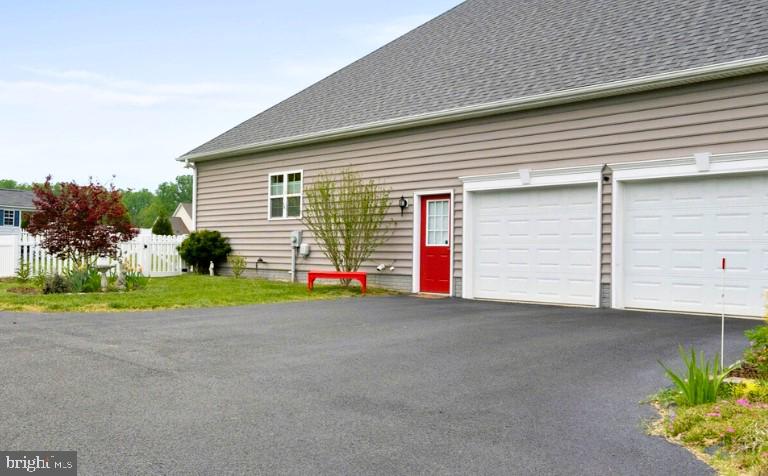 TWIN PONDS - Residential