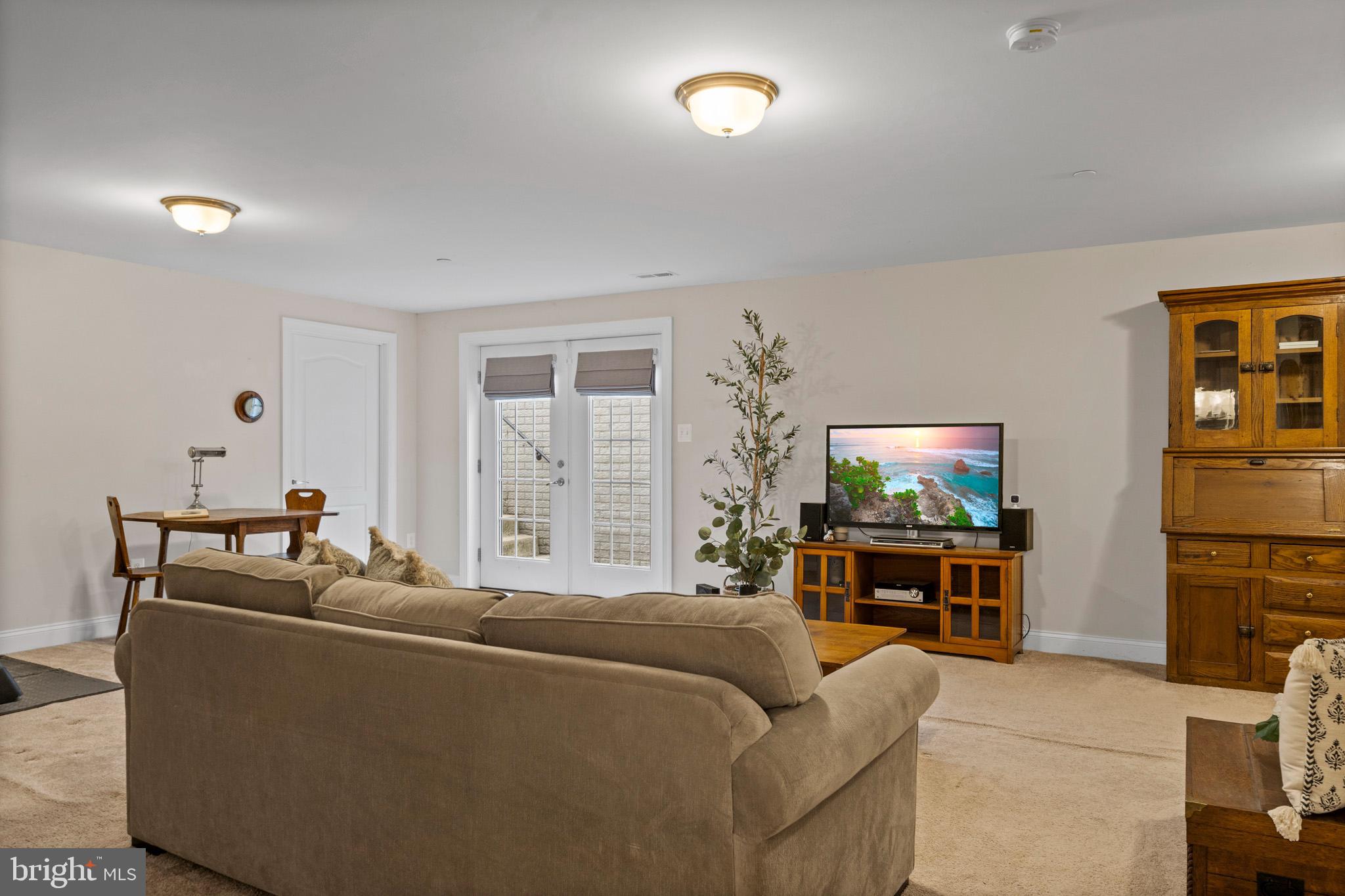 TWIN PONDS - Residential