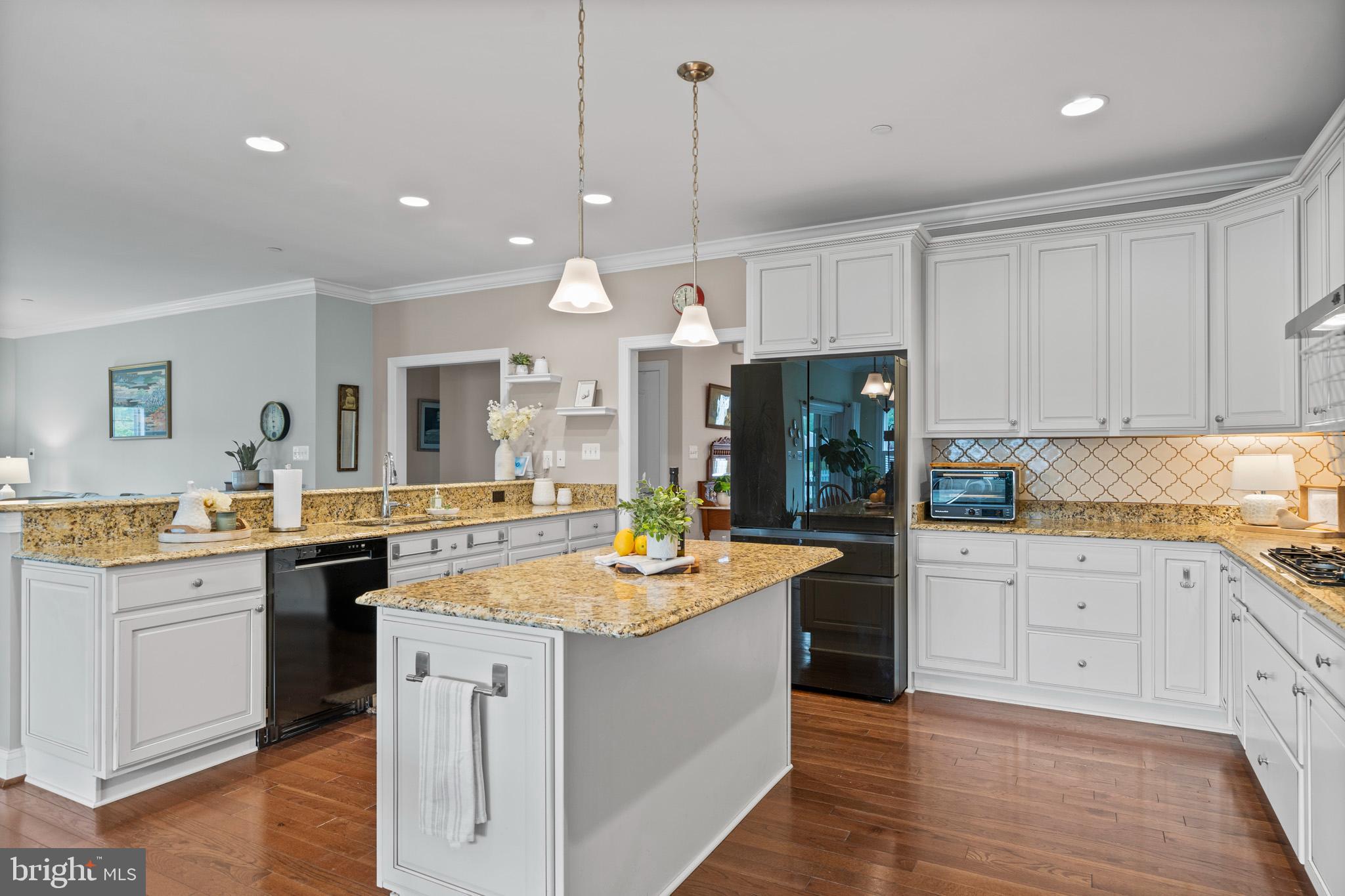 TWIN PONDS - Residential