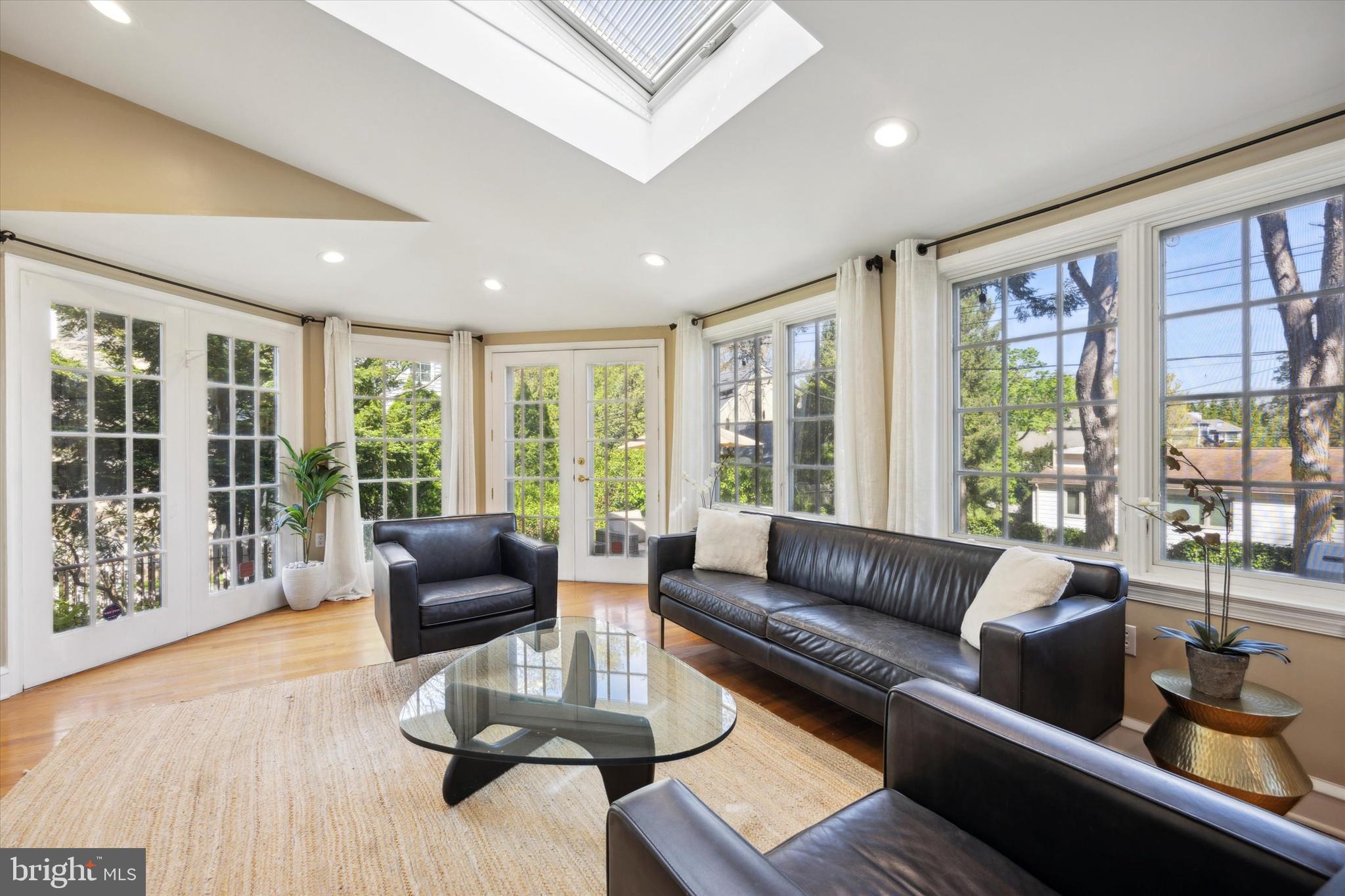 COLLEGE PARK - Residential