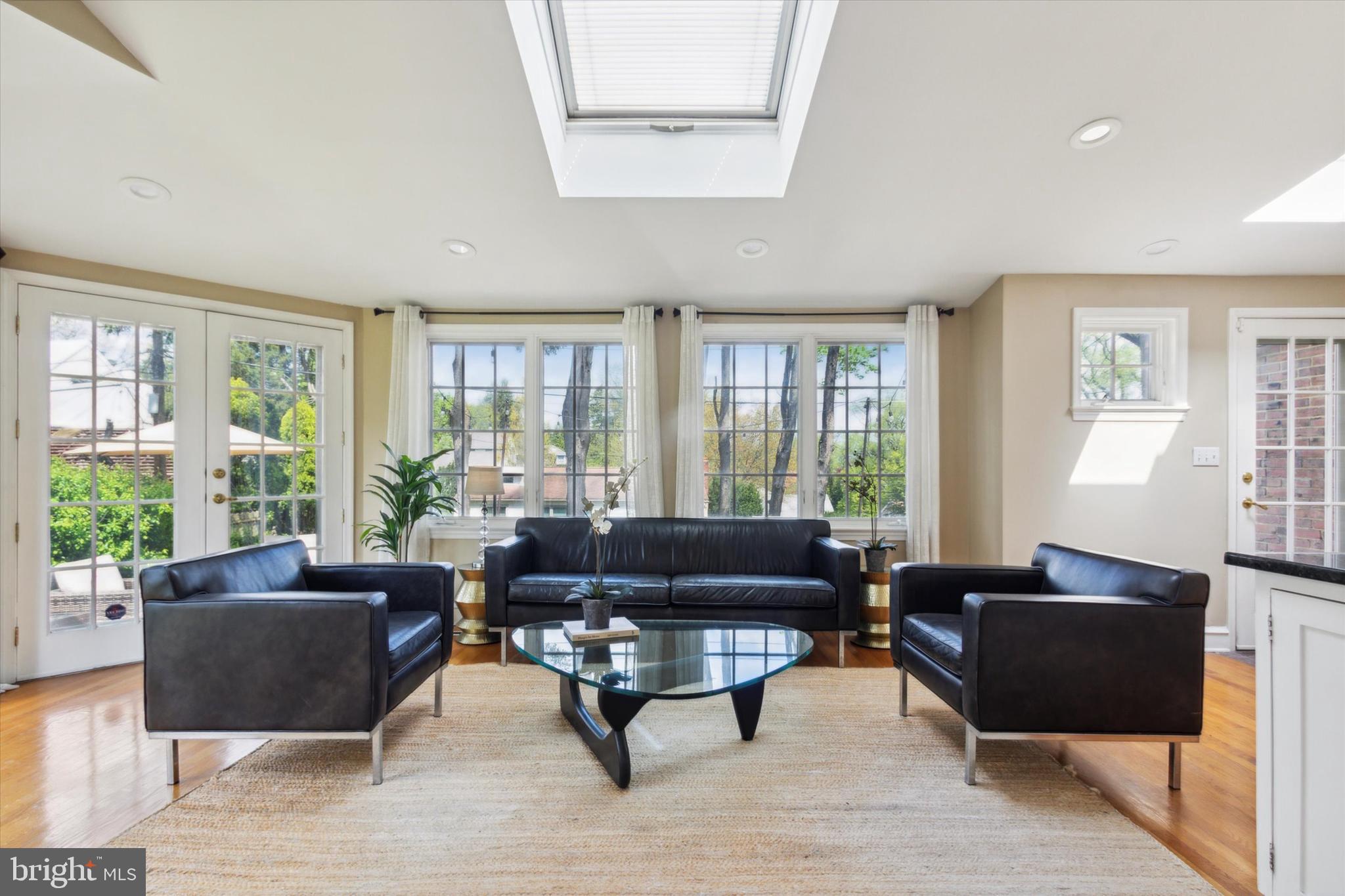 COLLEGE PARK - Residential