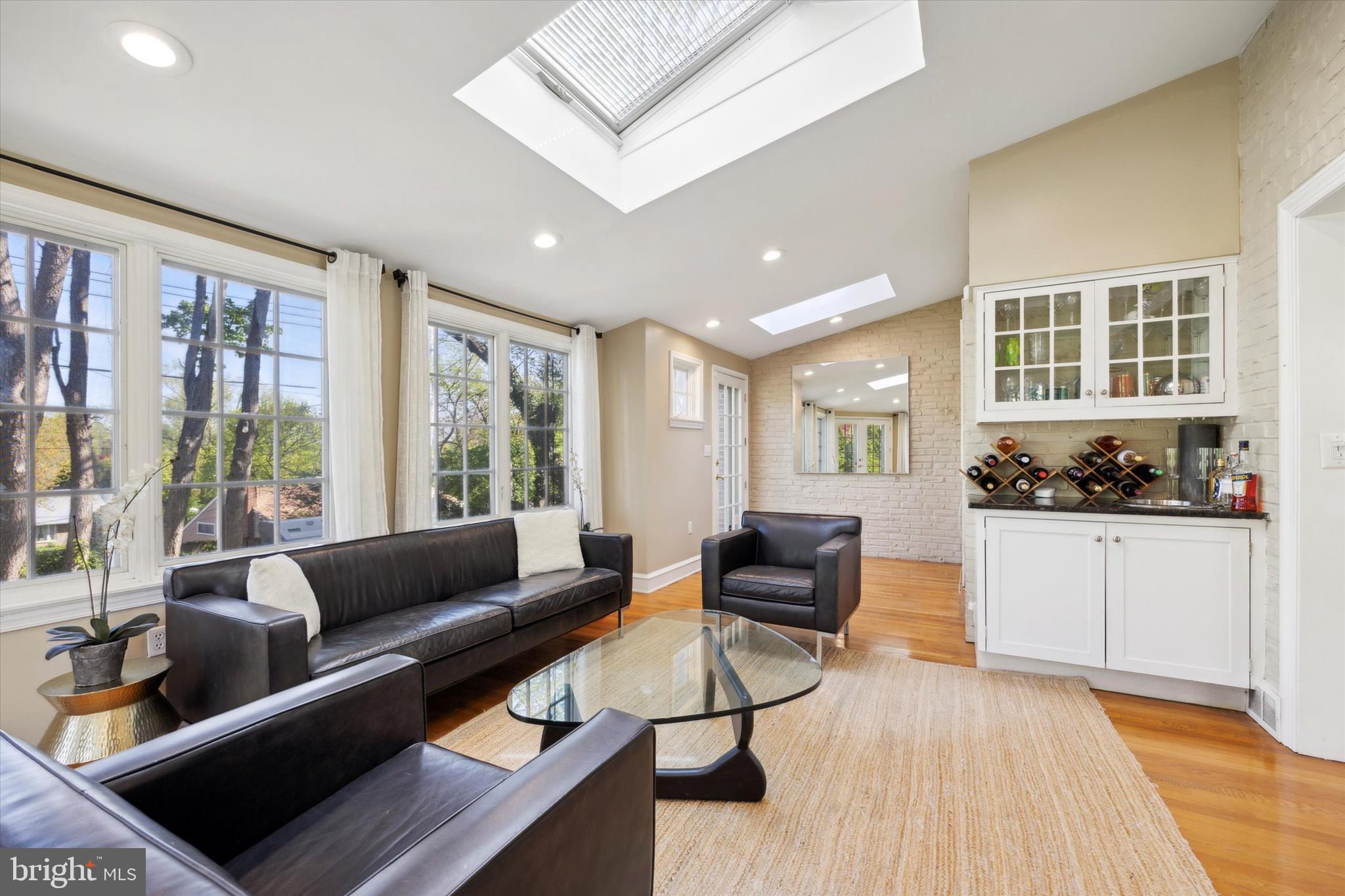 COLLEGE PARK - Residential