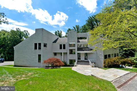 Photo of 7545 Potomac Fall Road, MCLEAN, VA 22102 (MLS # VAFX2324446)