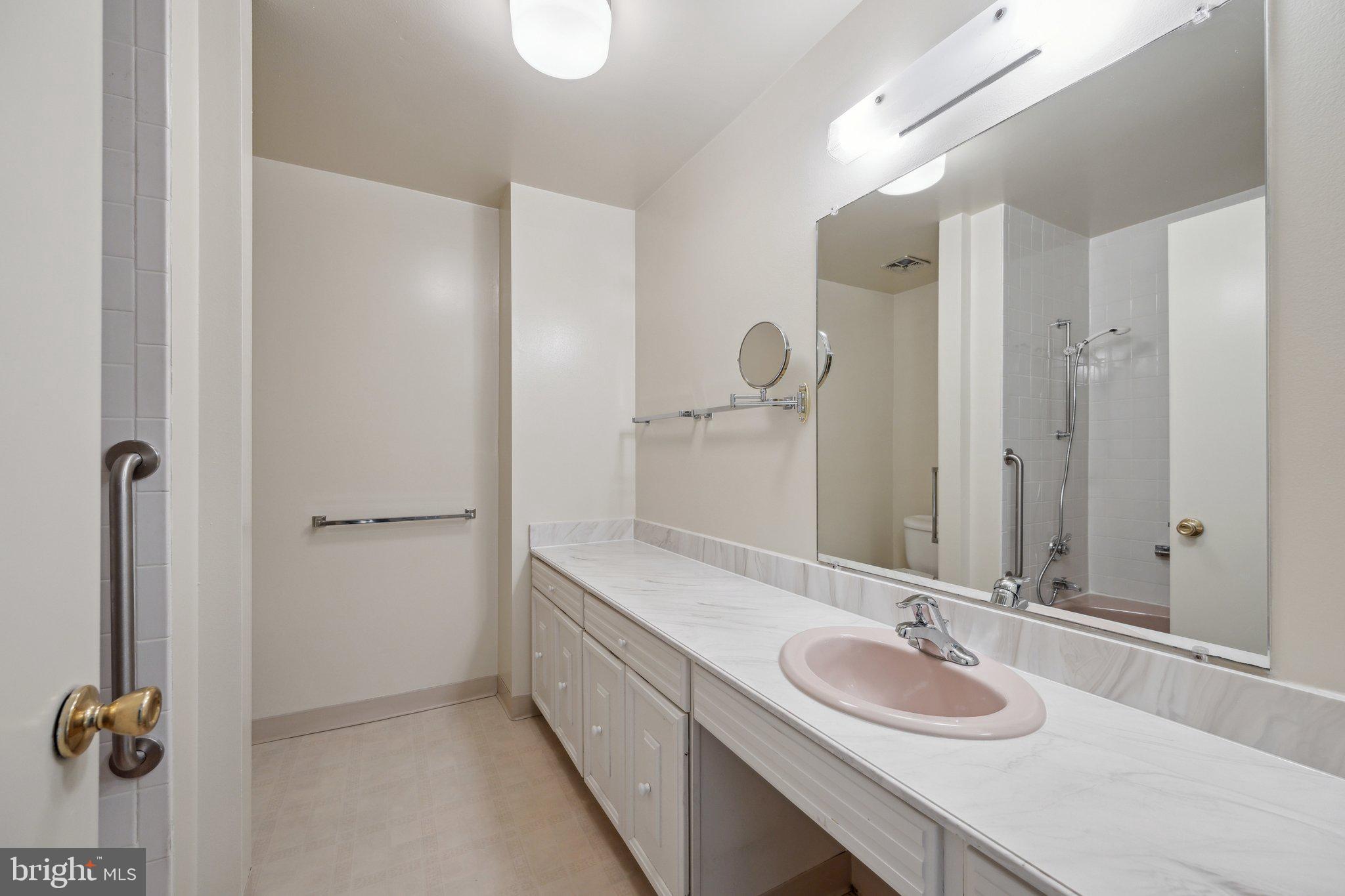 LEISURE WORLD - Residential