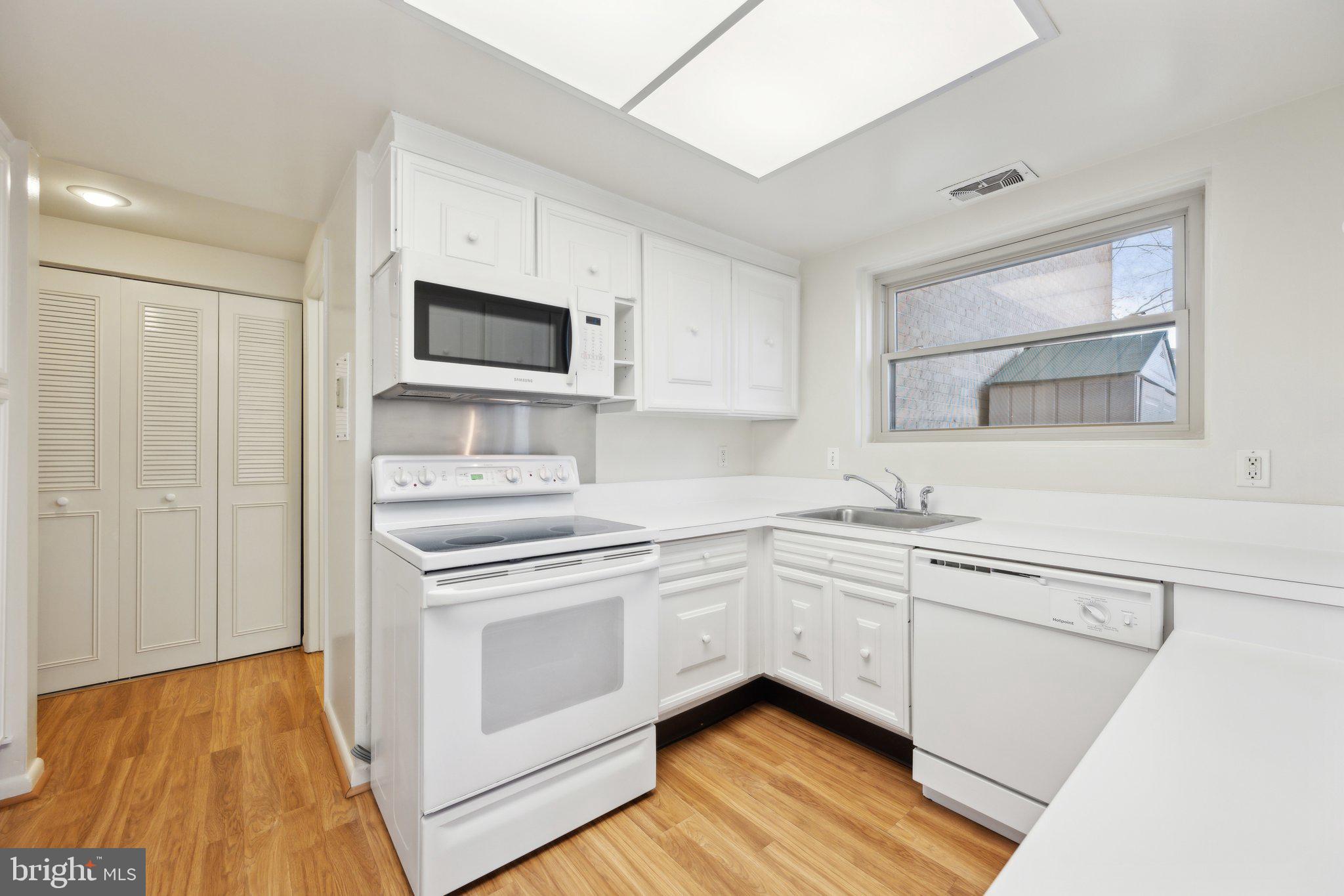 LEISURE WORLD - Residential