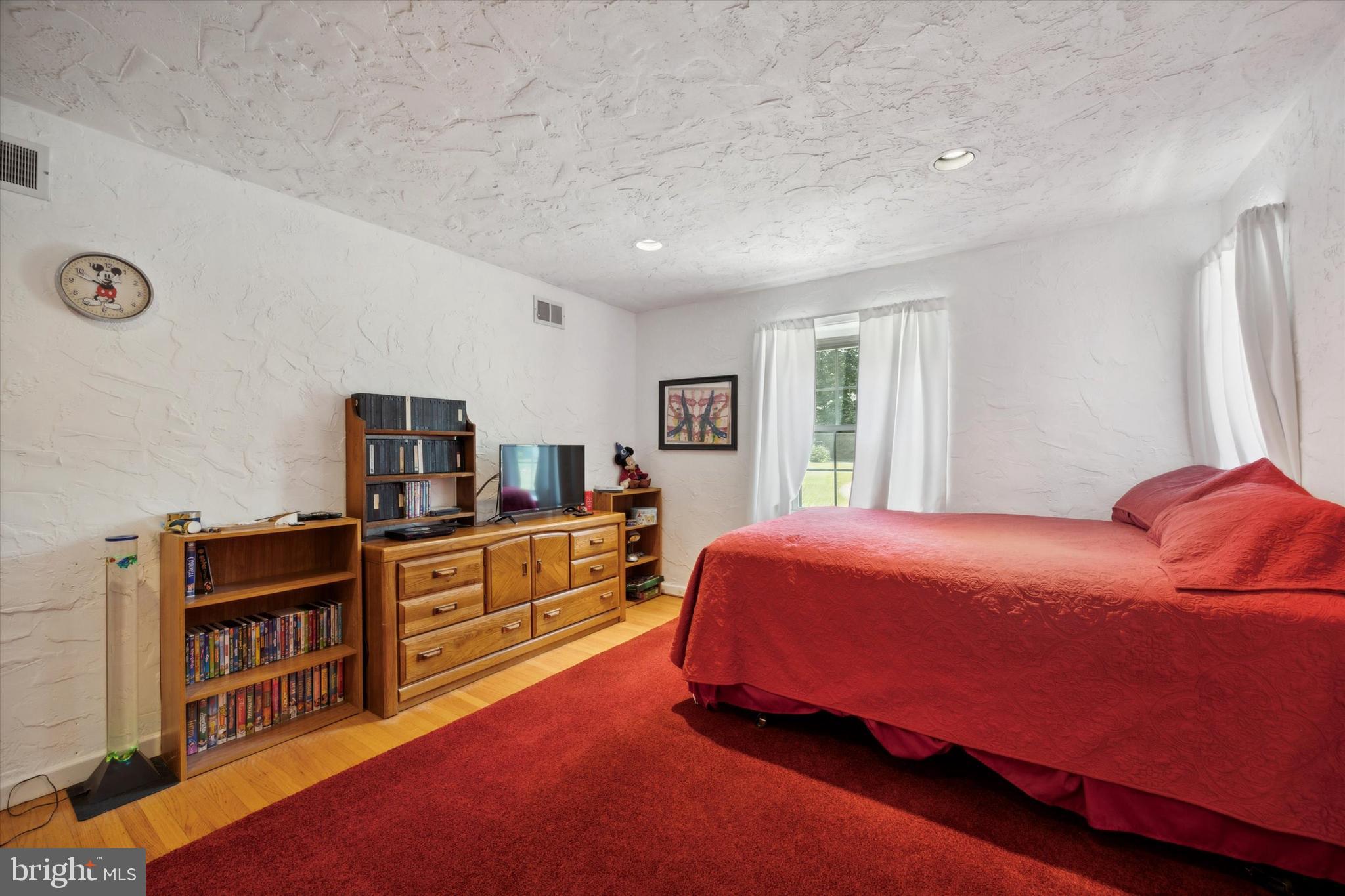 MEADOWBROOK - Residential