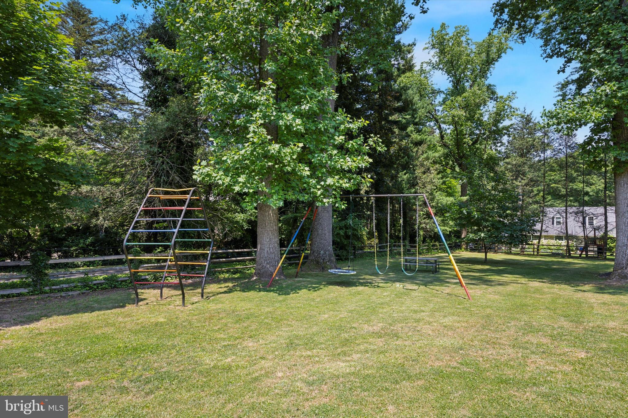 MEADOWBROOK - Residential