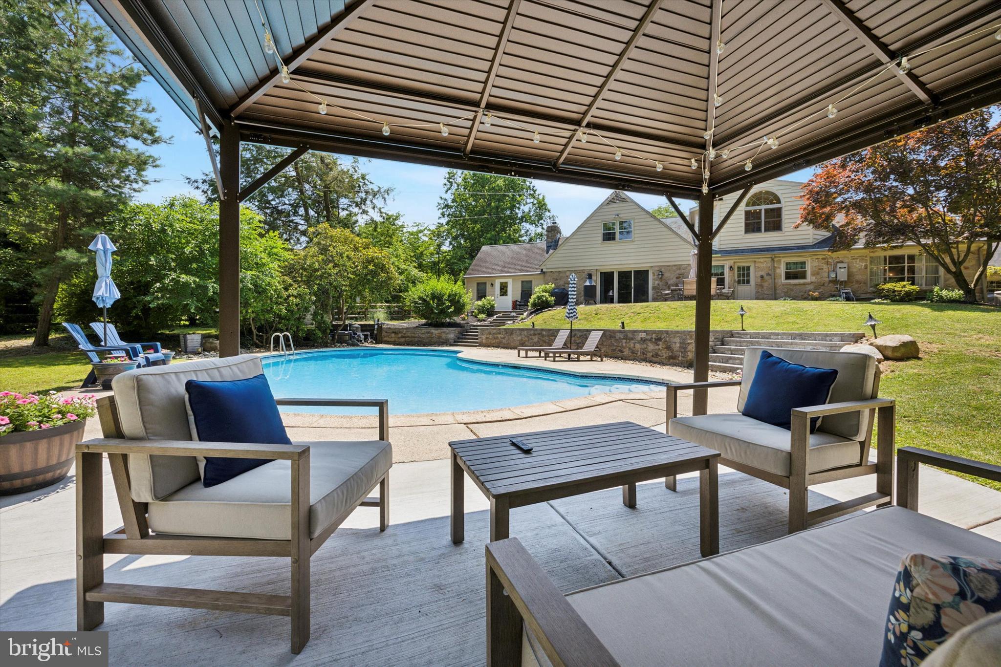 MEADOWBROOK - Residential