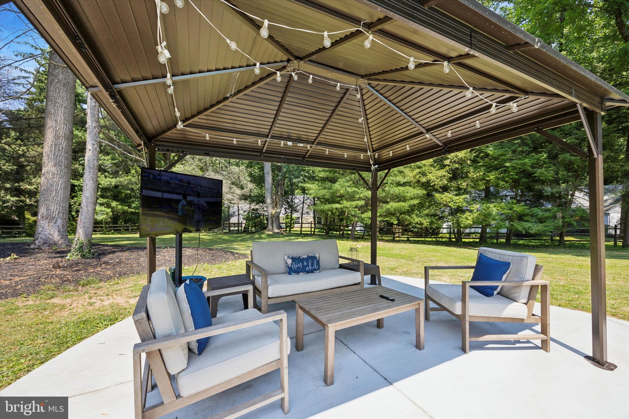 MEADOWBROOK - Residential