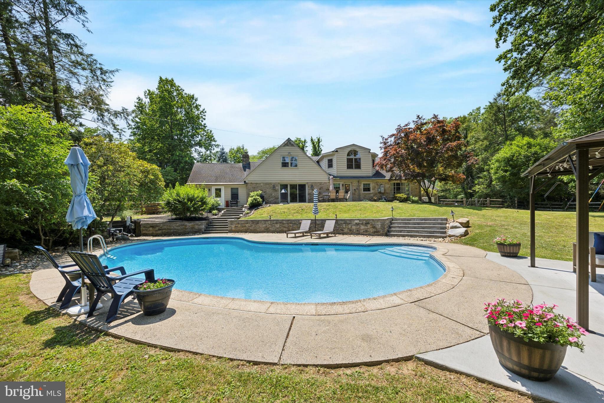 MEADOWBROOK - Residential