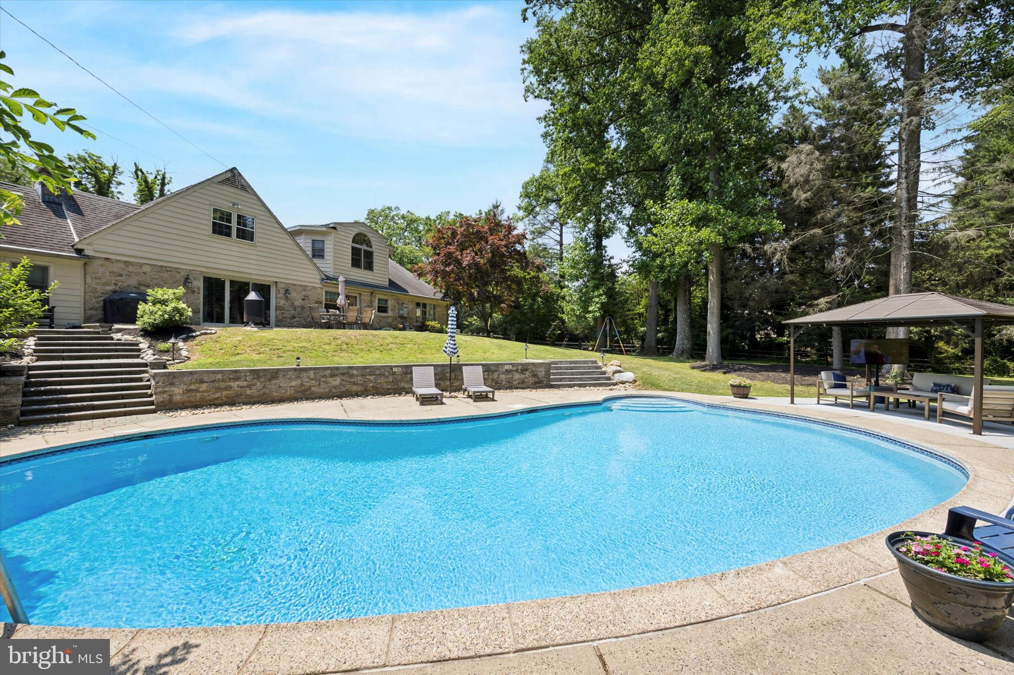 MEADOWBROOK - Residential