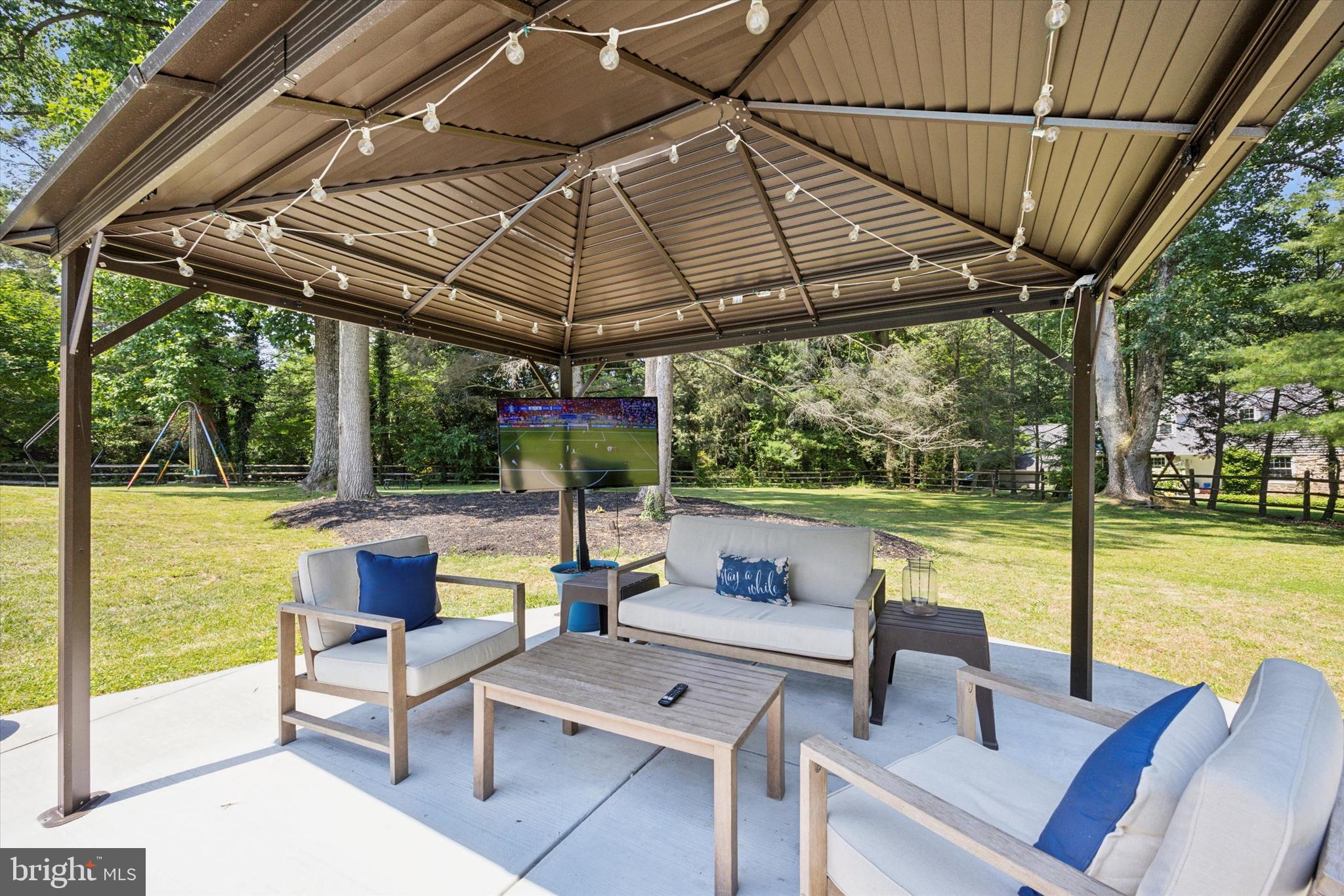 MEADOWBROOK - Residential