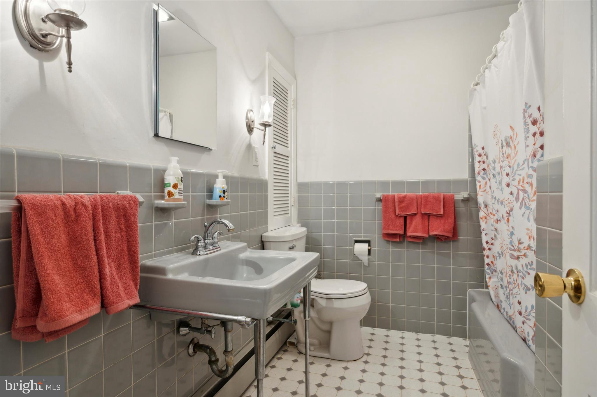 MEADOWBROOK - Residential