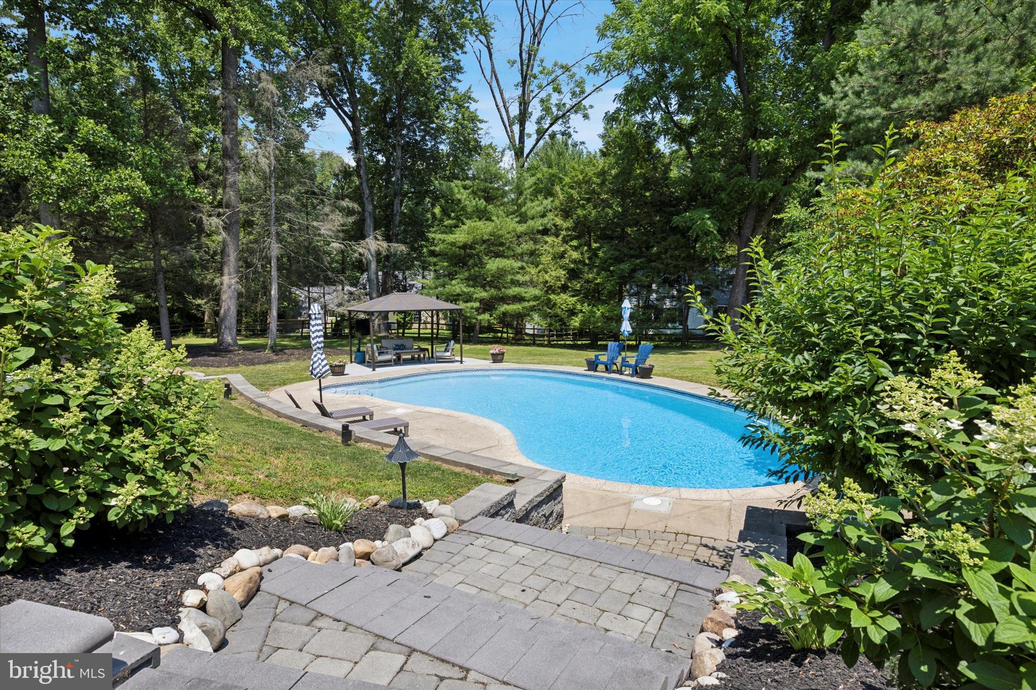 MEADOWBROOK - Residential