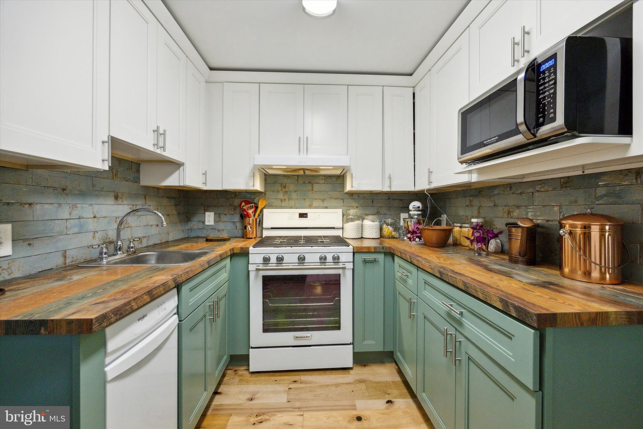 MEADOWBROOK - Residential