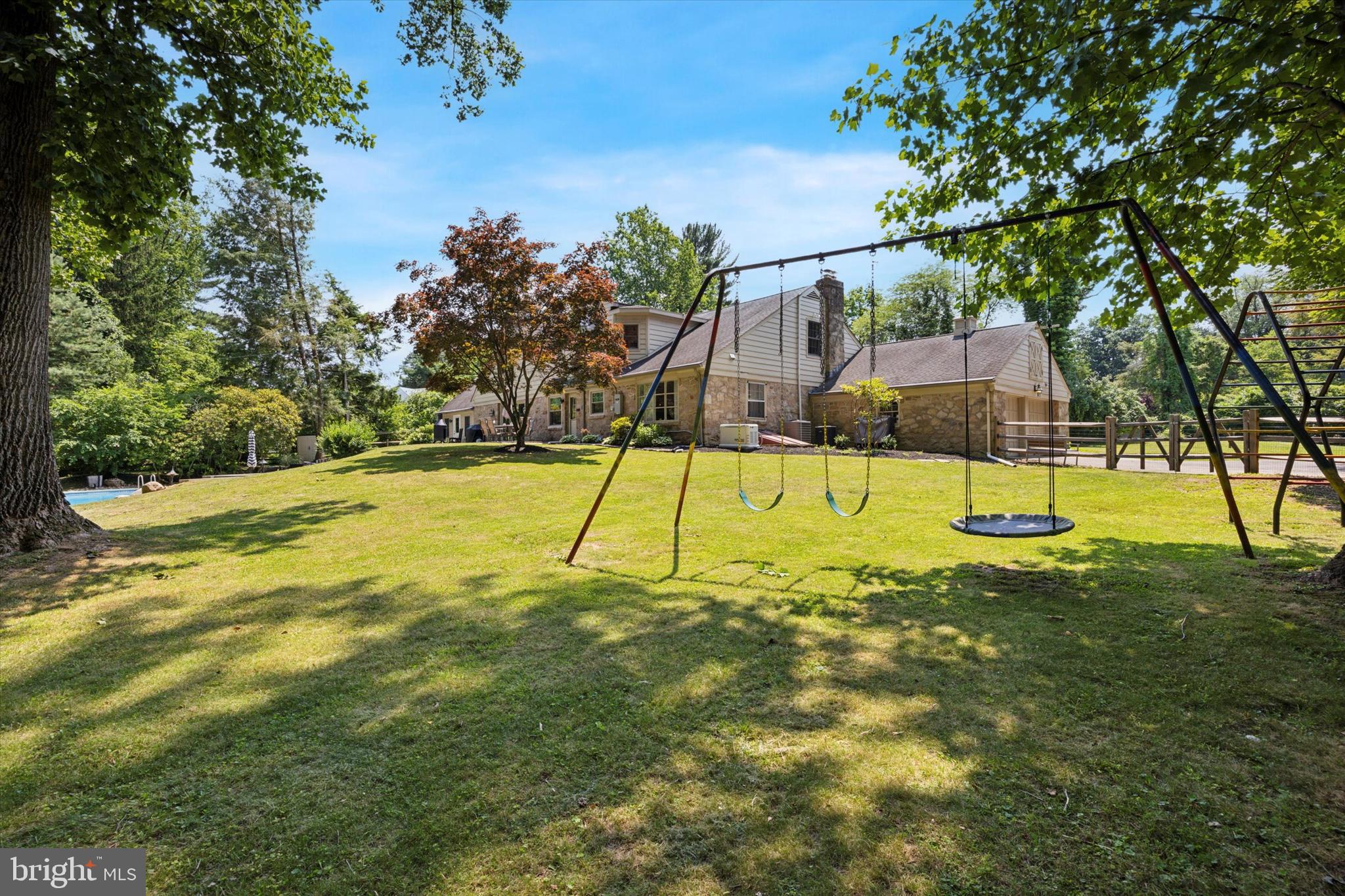 MEADOWBROOK - Residential