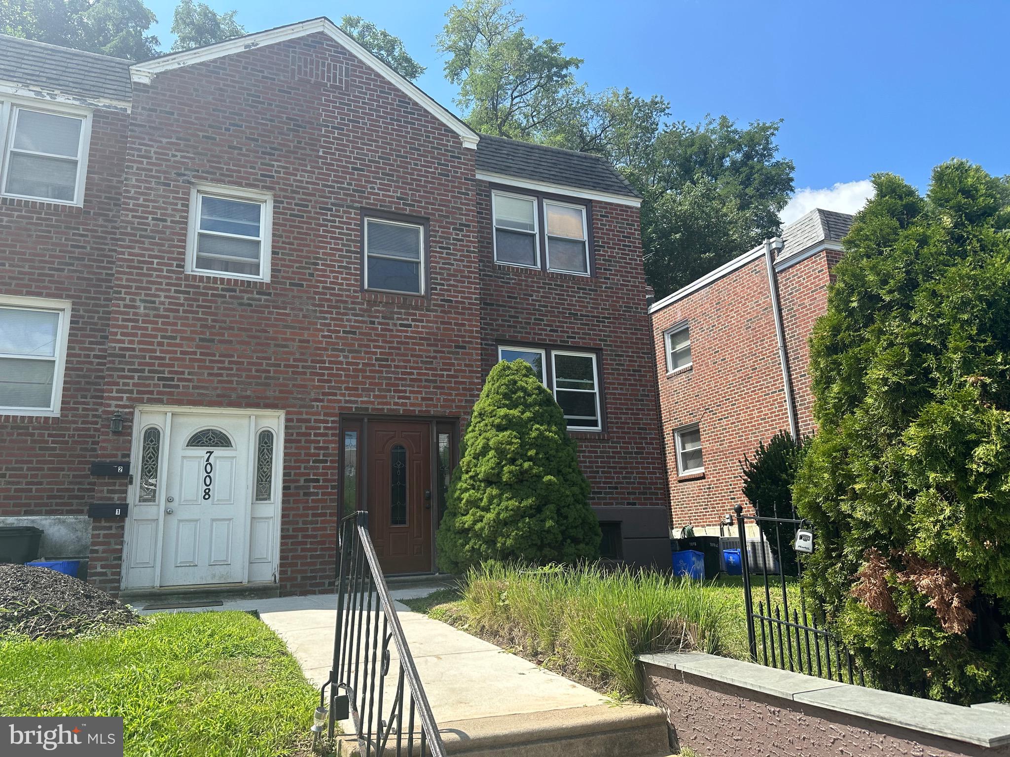 Renovated 2 bedroom apartment located in desirable Roxborough-Manayunk district, 1
block from Valley Green bike path/hiking trails.  Hardwood floors were just freshly re-finished.  Unit boasts 2 beds, one bath, gas
cooking in kitchen, dining rm, spacious living rm and central air. New high-end, Eat-in
kitchen w/stainless appliances, stainless oven hood, granite counters, recessed lighting
in kitchen and living room, custom beveled glass doors on select cabinets, under cab
lighting, Italian porcelain tiled kitchen with custom inserts, refinished hardwood fl, hand
stained doors, and modern bath. In unit washer & dryer, tons of closet space
and additional storage lockers in basement.
Enjoy the outdoor space featuring both front yard and back patio to host your next dinner
party.