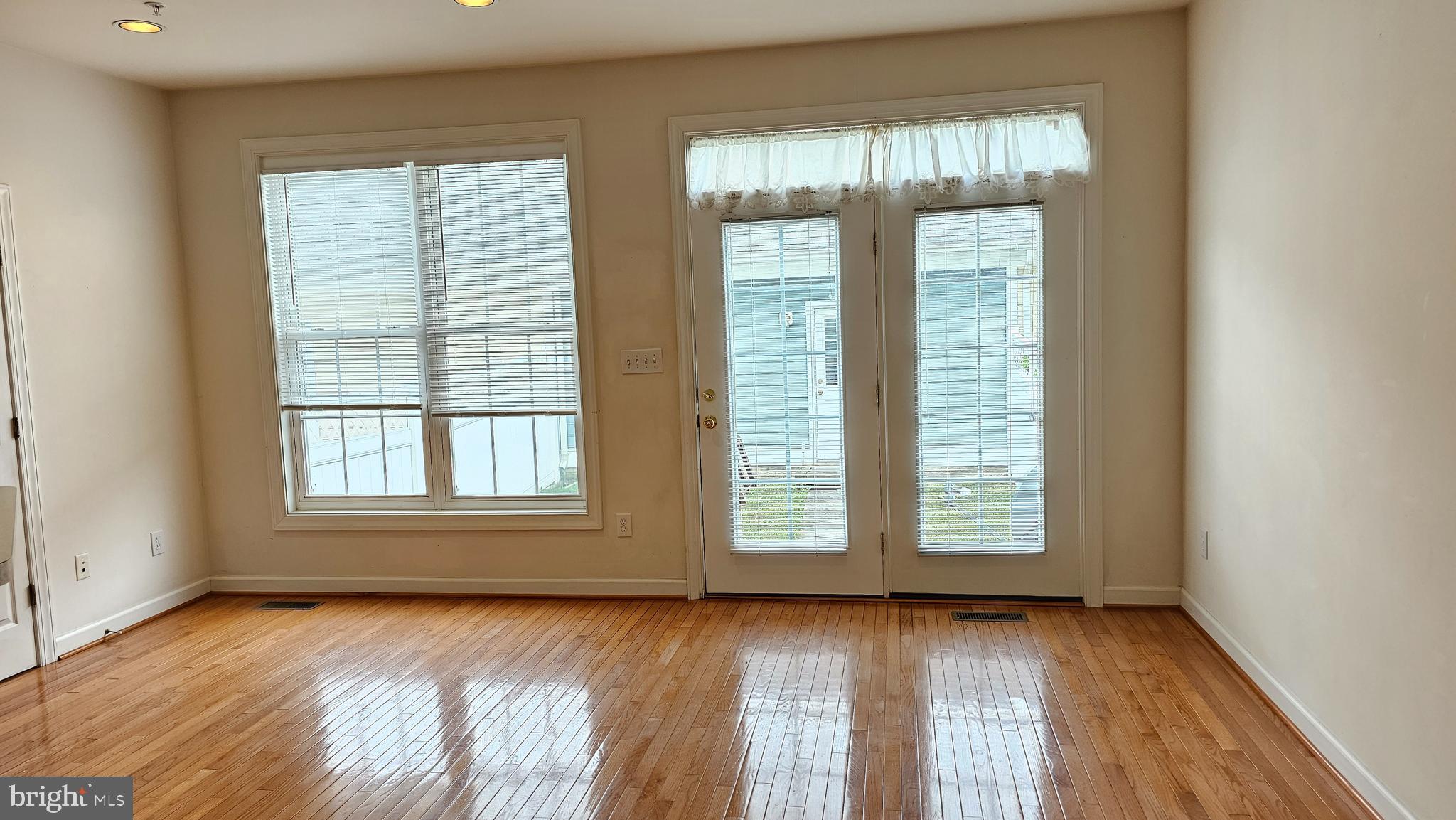 URBANA - Residential Lease