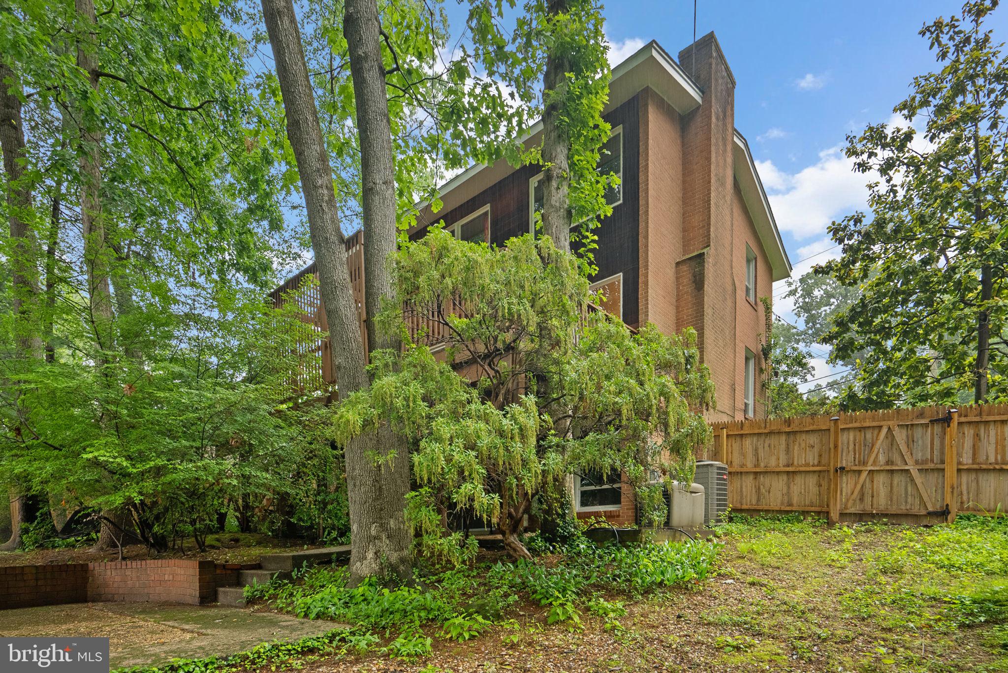 CREST PARK - Residential