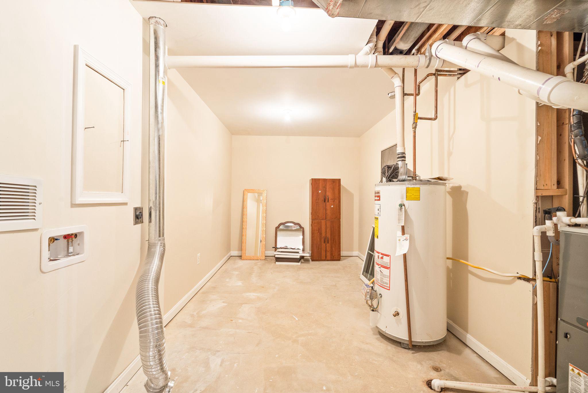 MONROE MANOR - Residential Lease