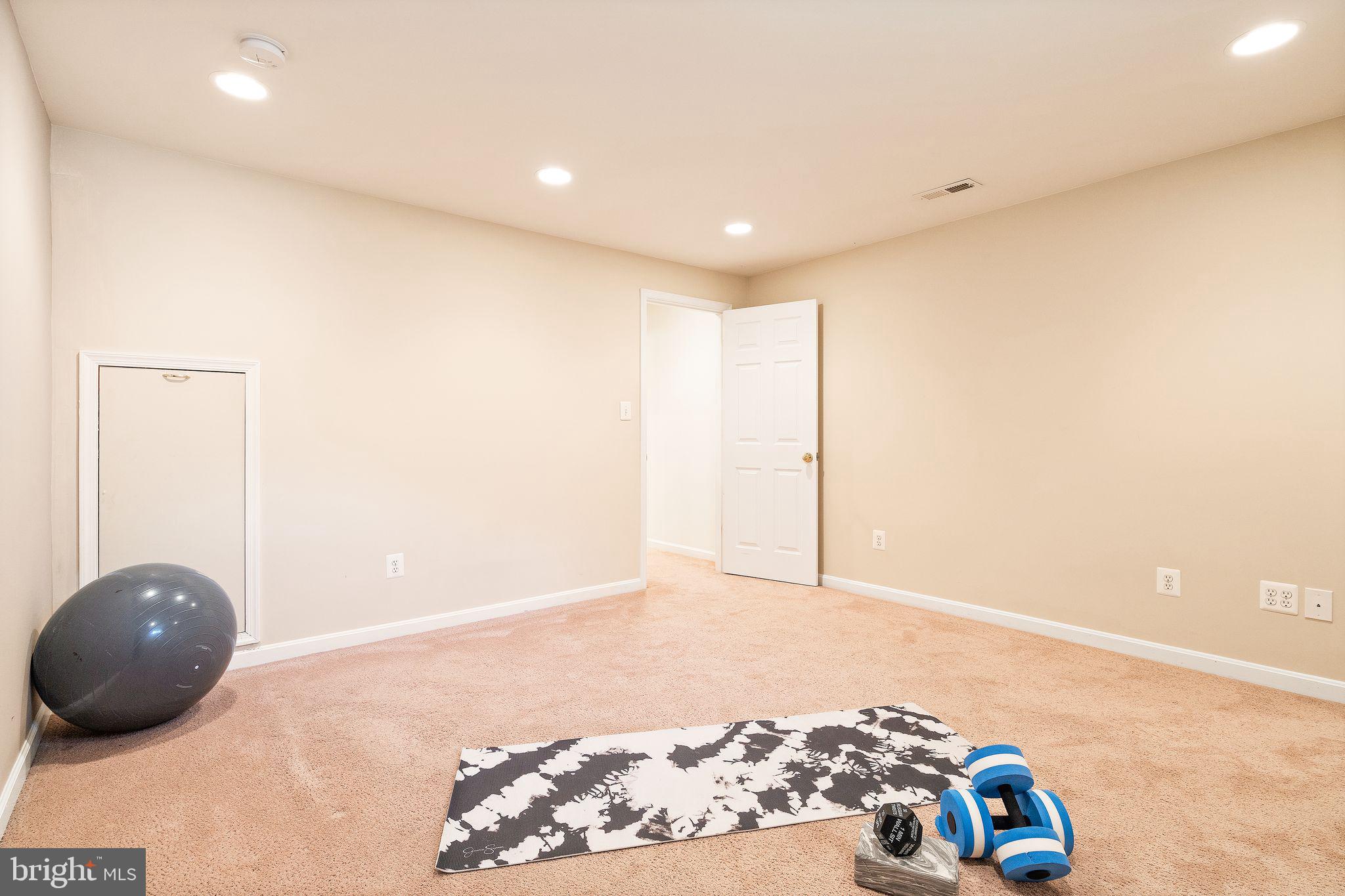 MONROE MANOR - Residential Lease