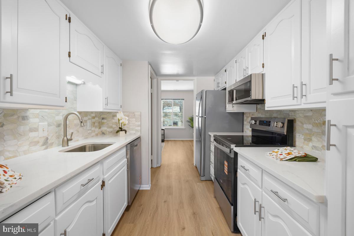 LEISURE WORLD - Residential