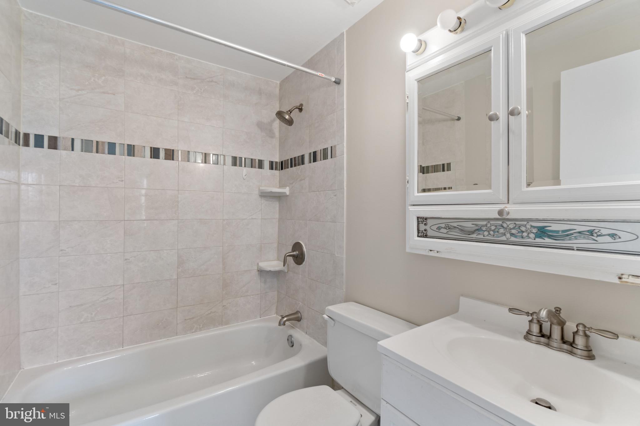 CROFTON SQUARE - Residential Lease