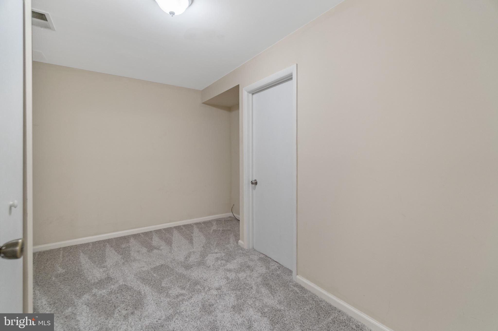 CROFTON SQUARE - Residential Lease