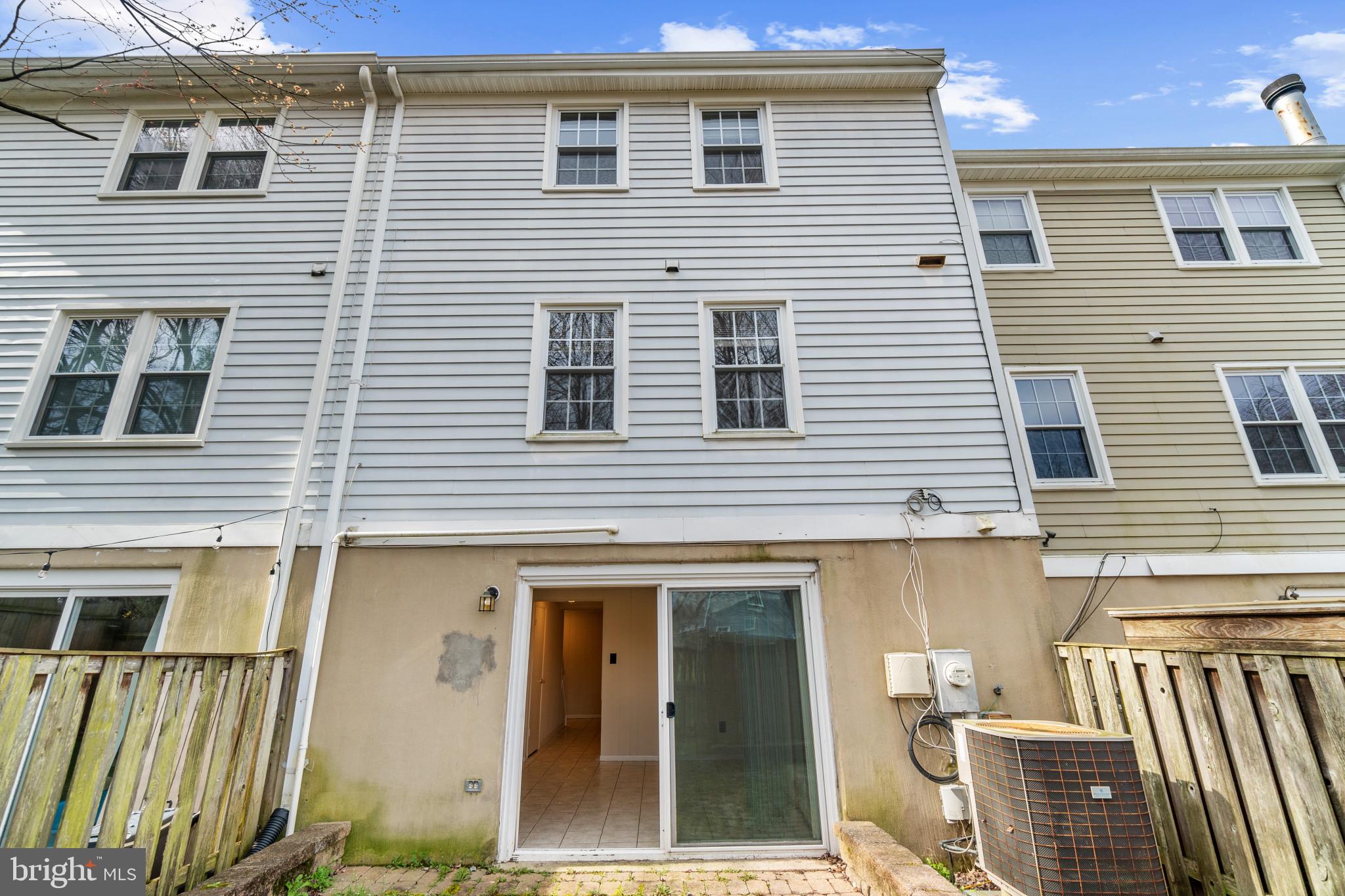 CROFTON SQUARE - Residential Lease