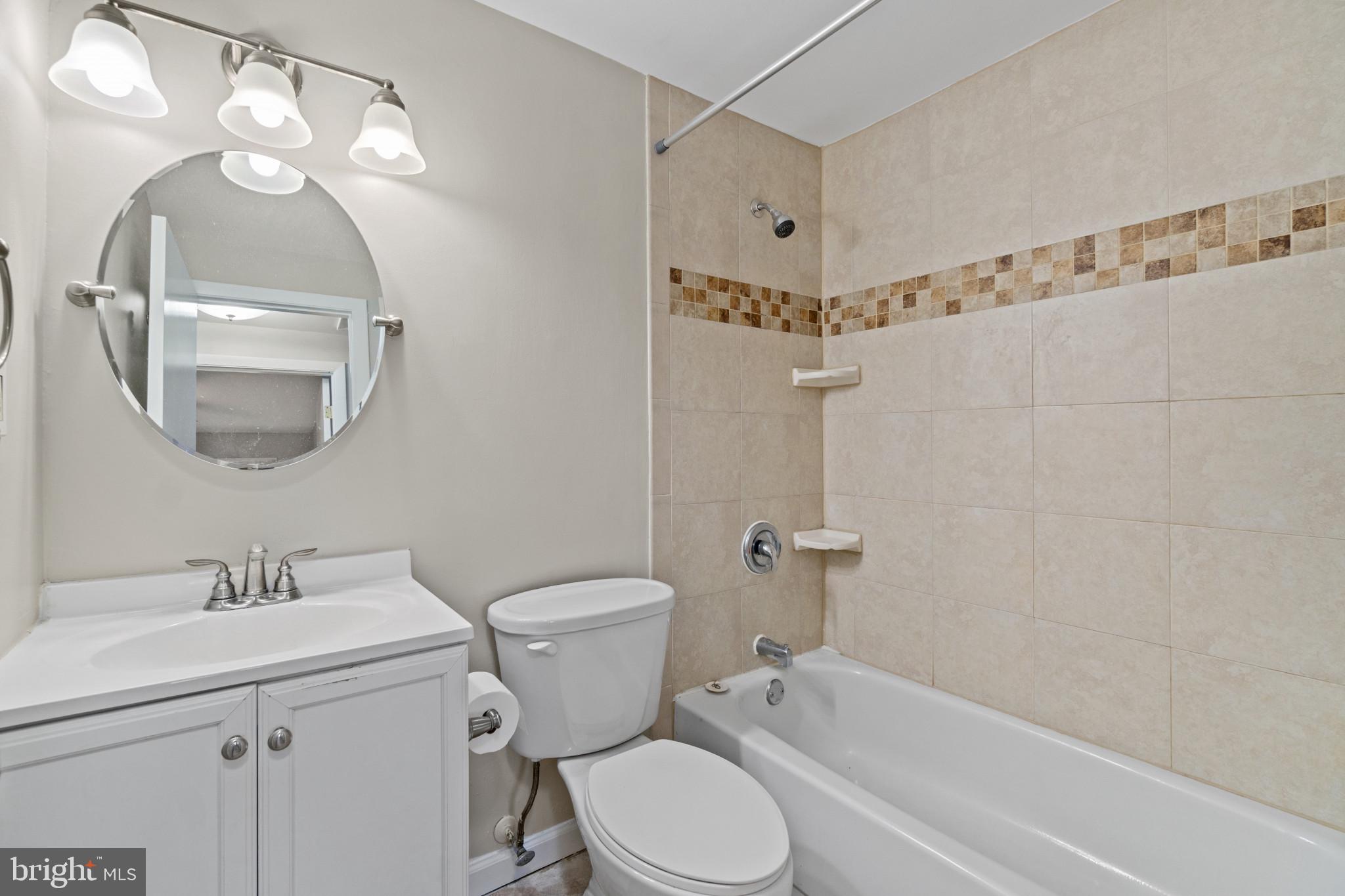 CROFTON SQUARE - Residential Lease