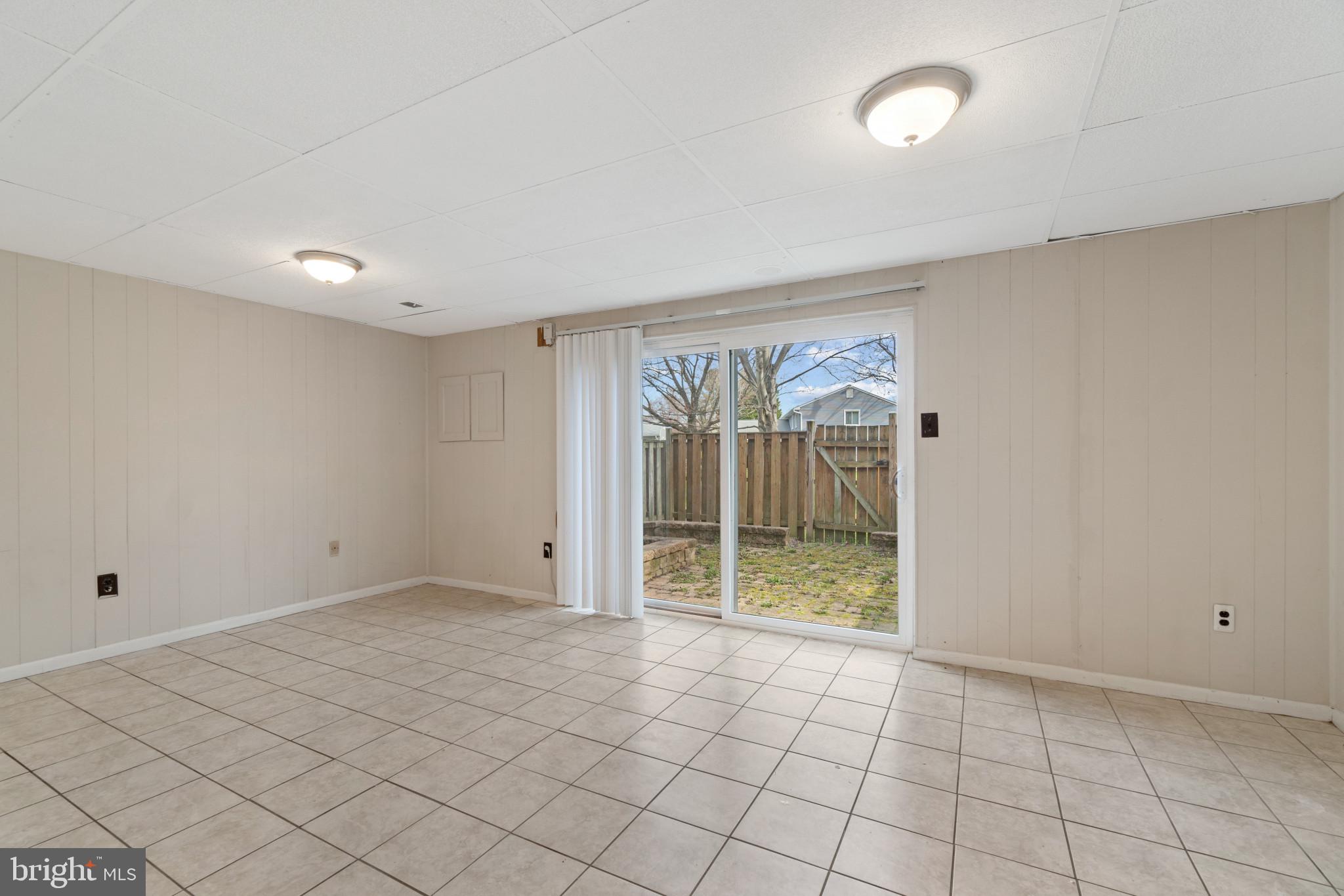 CROFTON SQUARE - Residential Lease