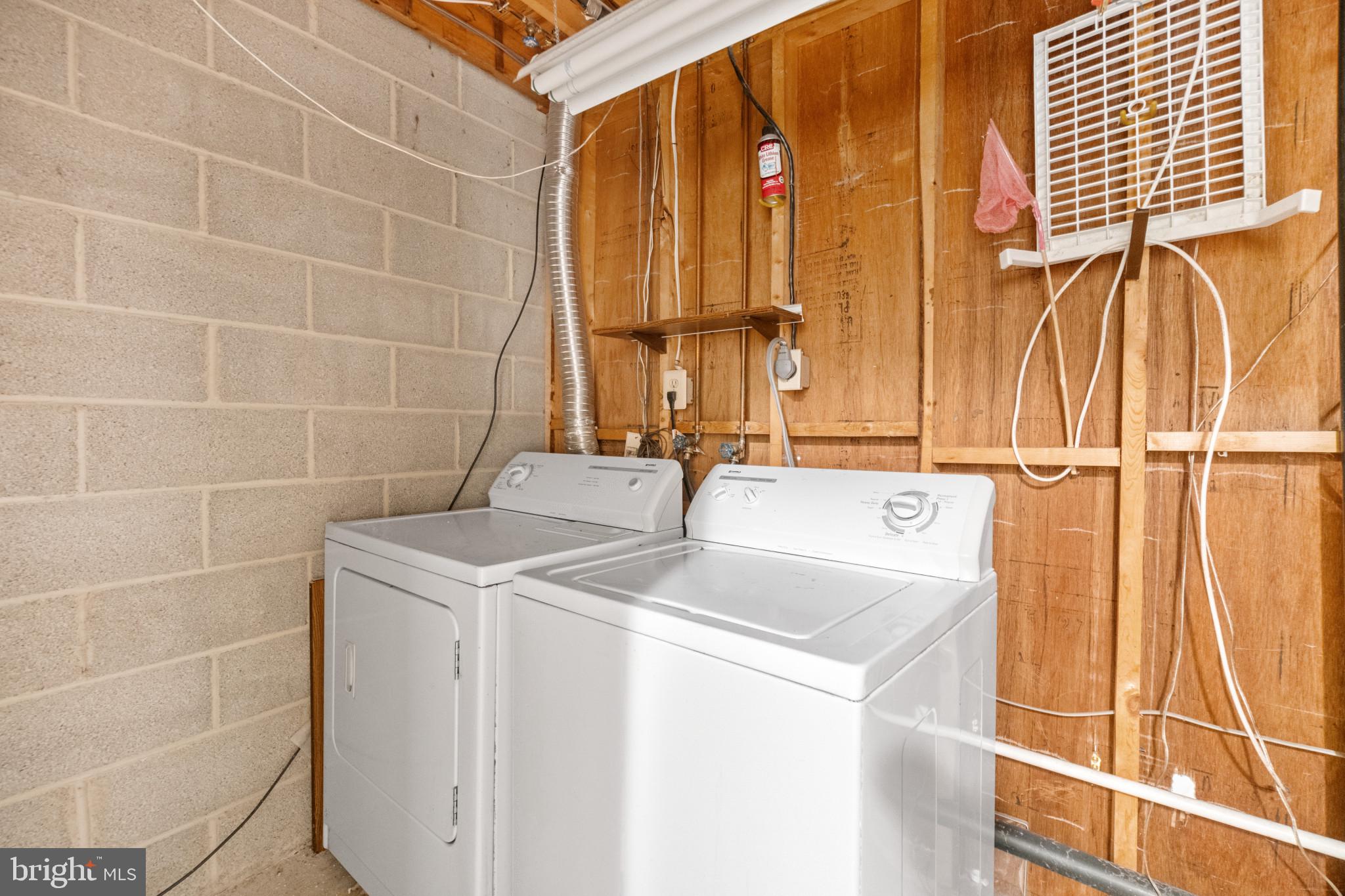 CROFTON SQUARE - Residential Lease