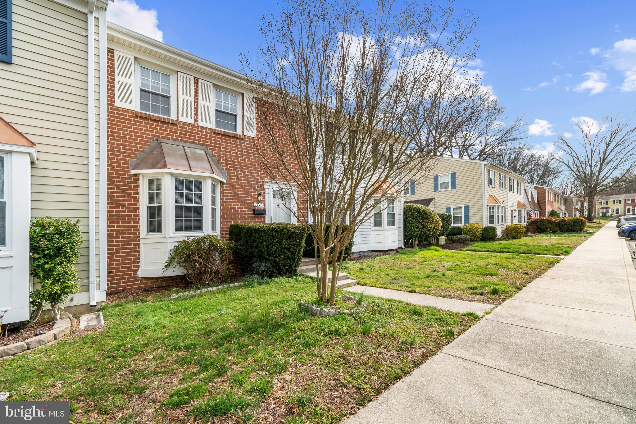 CROFTON SQUARE - Residential Lease