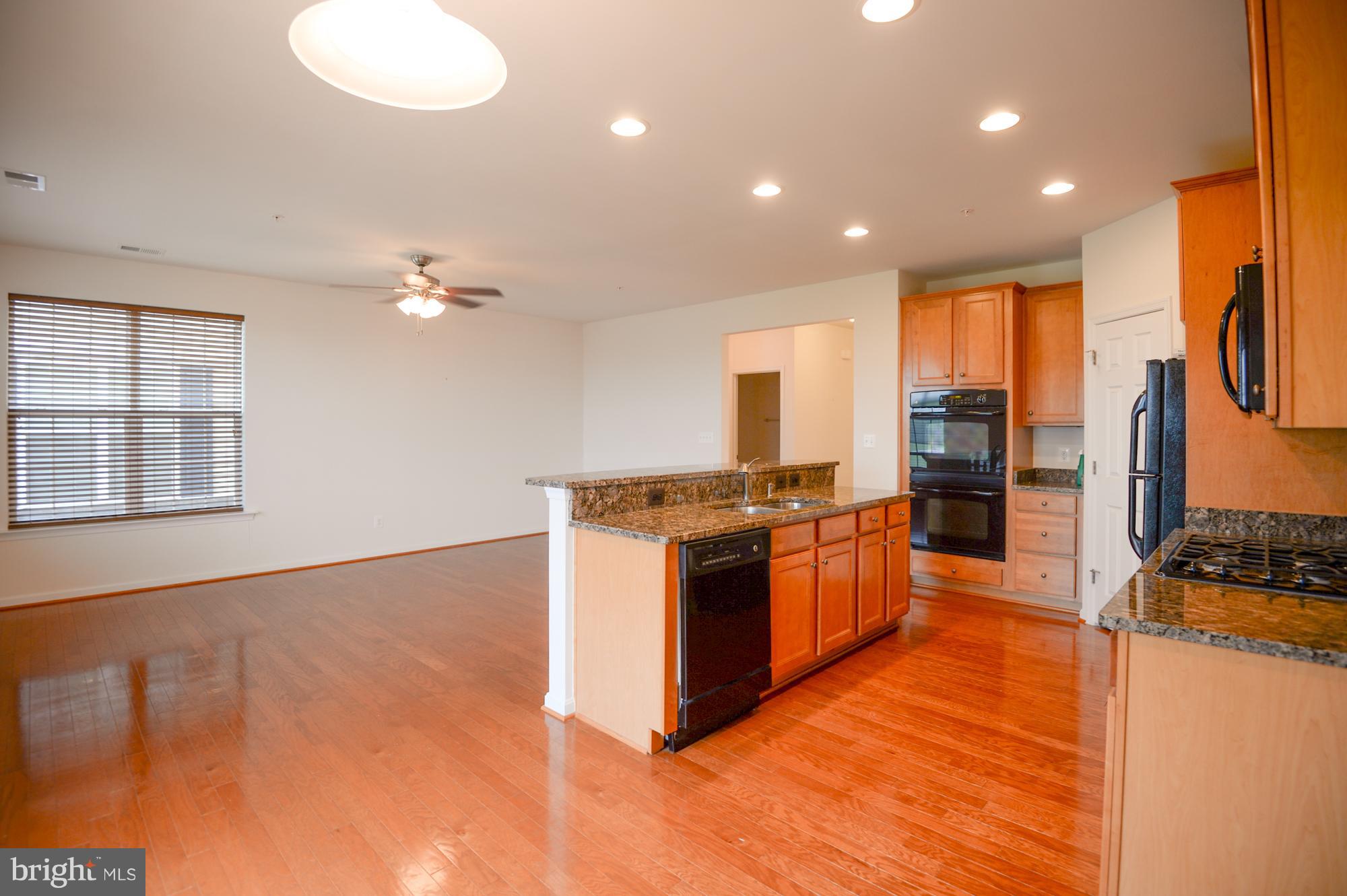 RESIDENCES AT DULLES PRK - Residential Lease