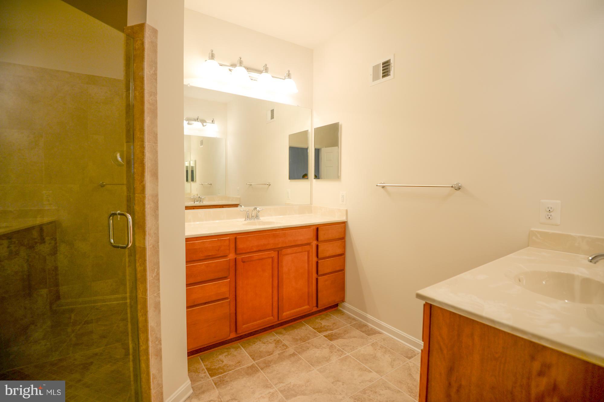 RESIDENCES AT DULLES PRK - Residential Lease